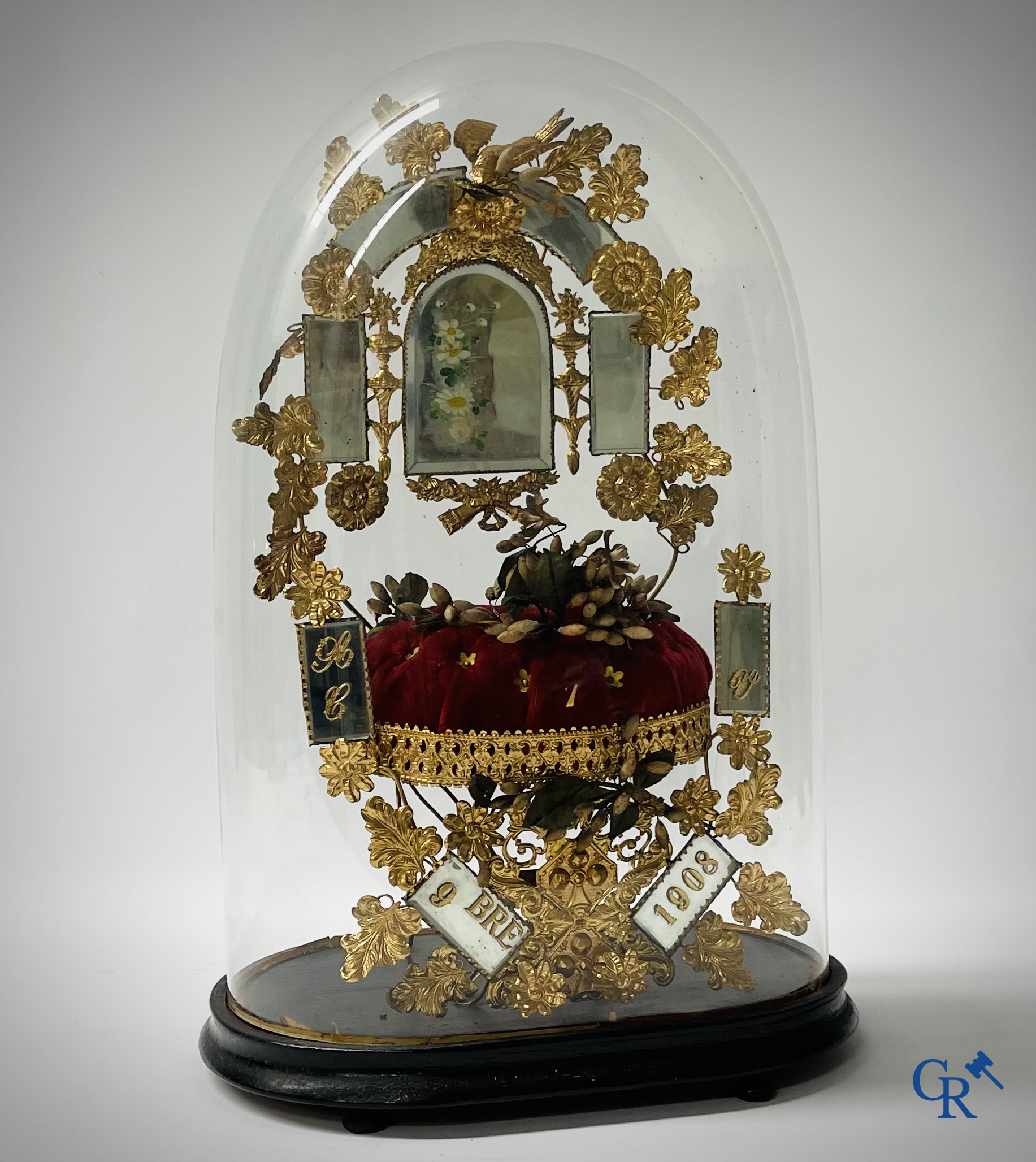 2 domes with wedding bouquet, one with flowers in biscuit, another with mirrors, dated 1908.