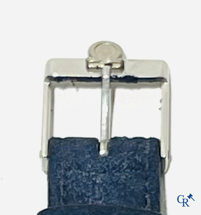 Omega. Men's wristwatch Omega Genève Dynamic with blue and white dial. Manually windable, circa 1970.