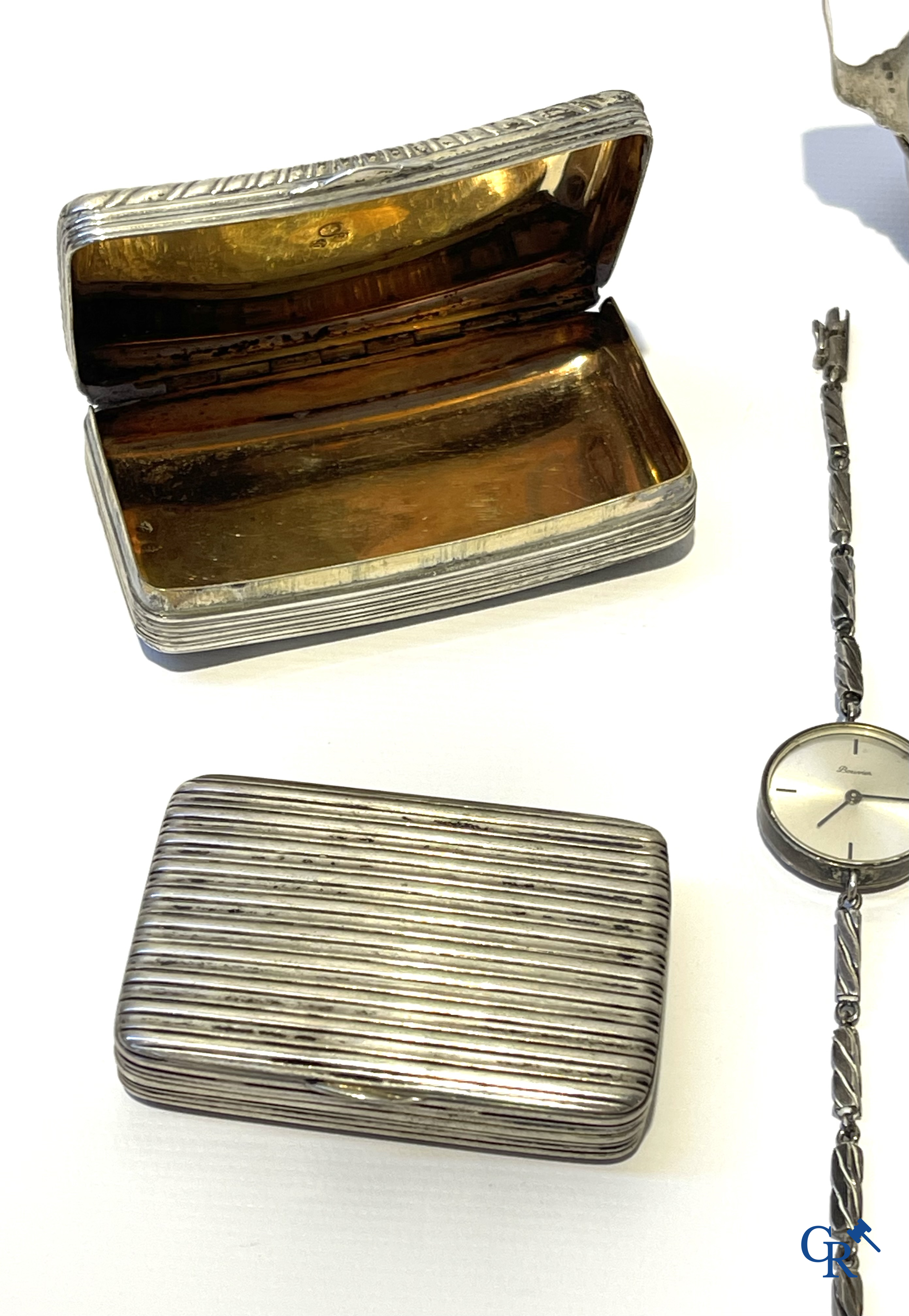 Lot with display case objects, jewellery with diamond, timepieces, silver tobacco boxes, micro mosaic, etc. 18th-19th-20th century.