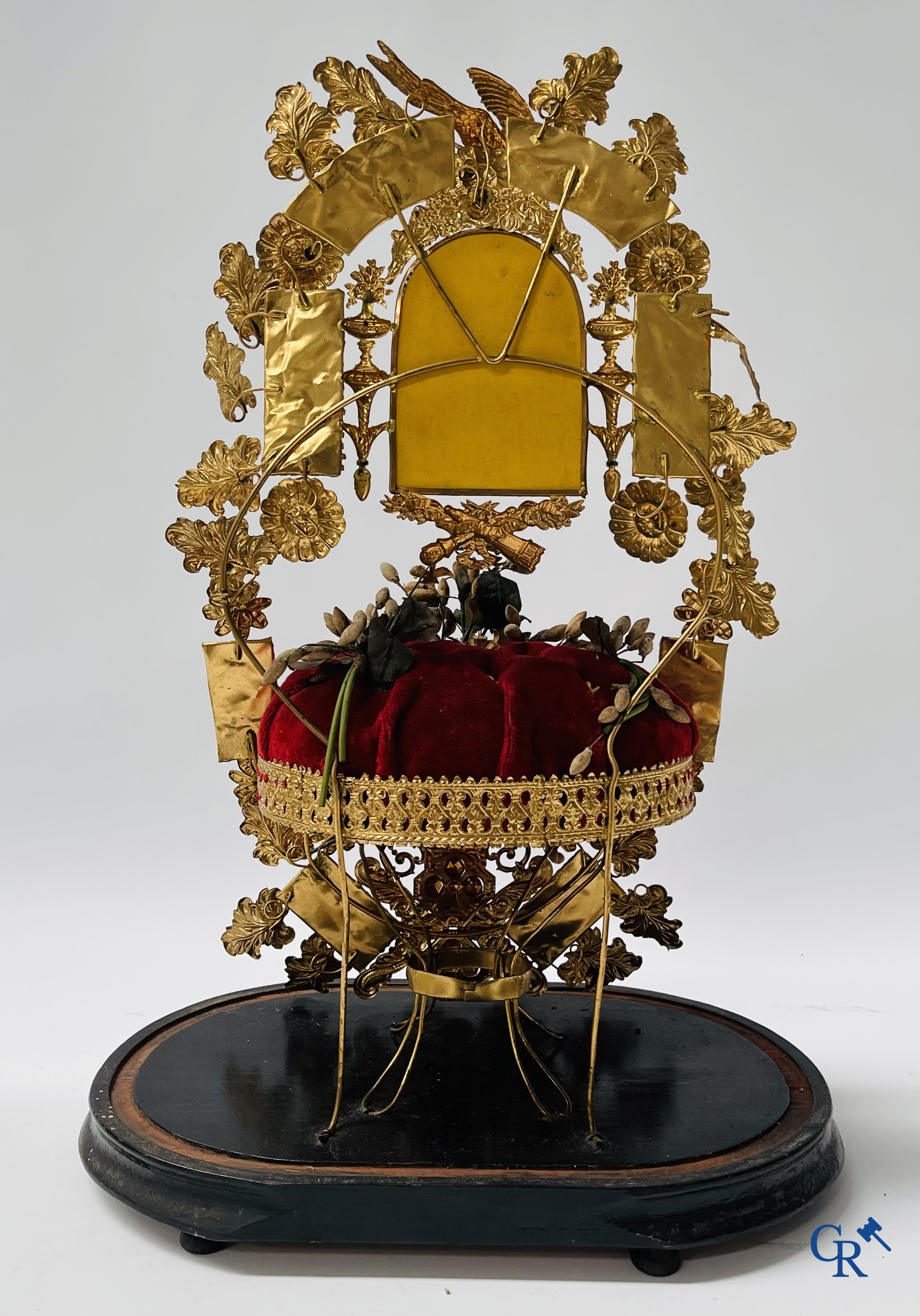 2 domes with wedding bouquet, one with flowers in biscuit, another with mirrors, dated 1908.