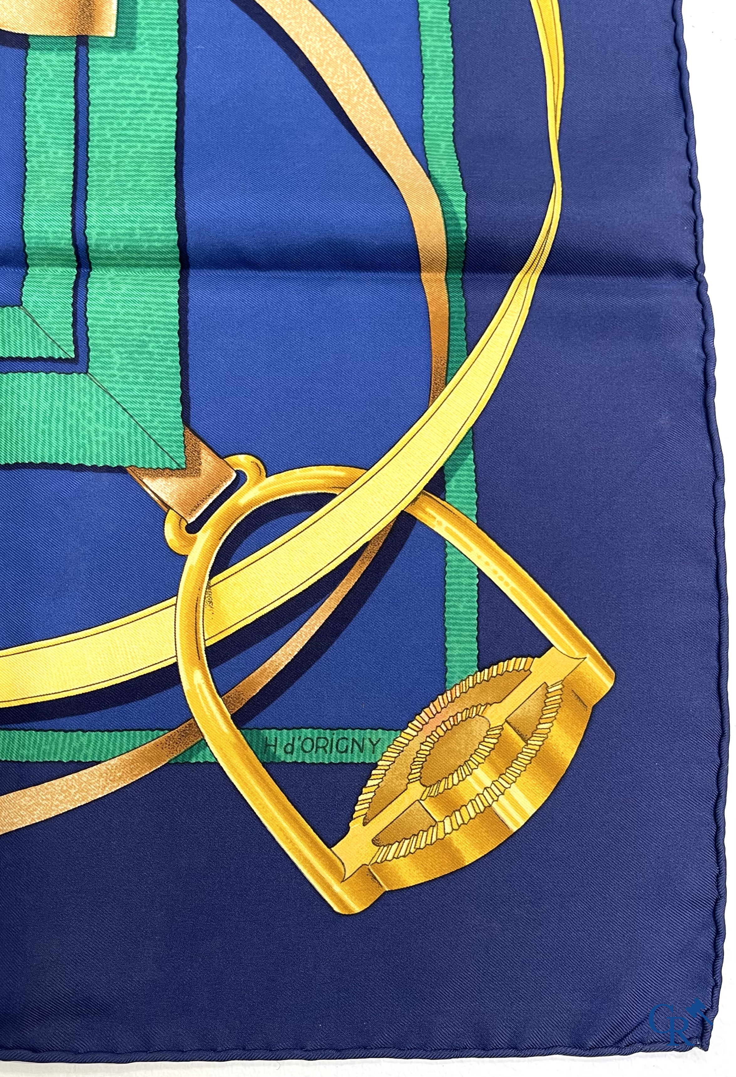 HERMES Paris. 2 Hermès sjaals in originele doos. Grand Manège, Henri d'Origny en Axis Mundi, Christine Henry.