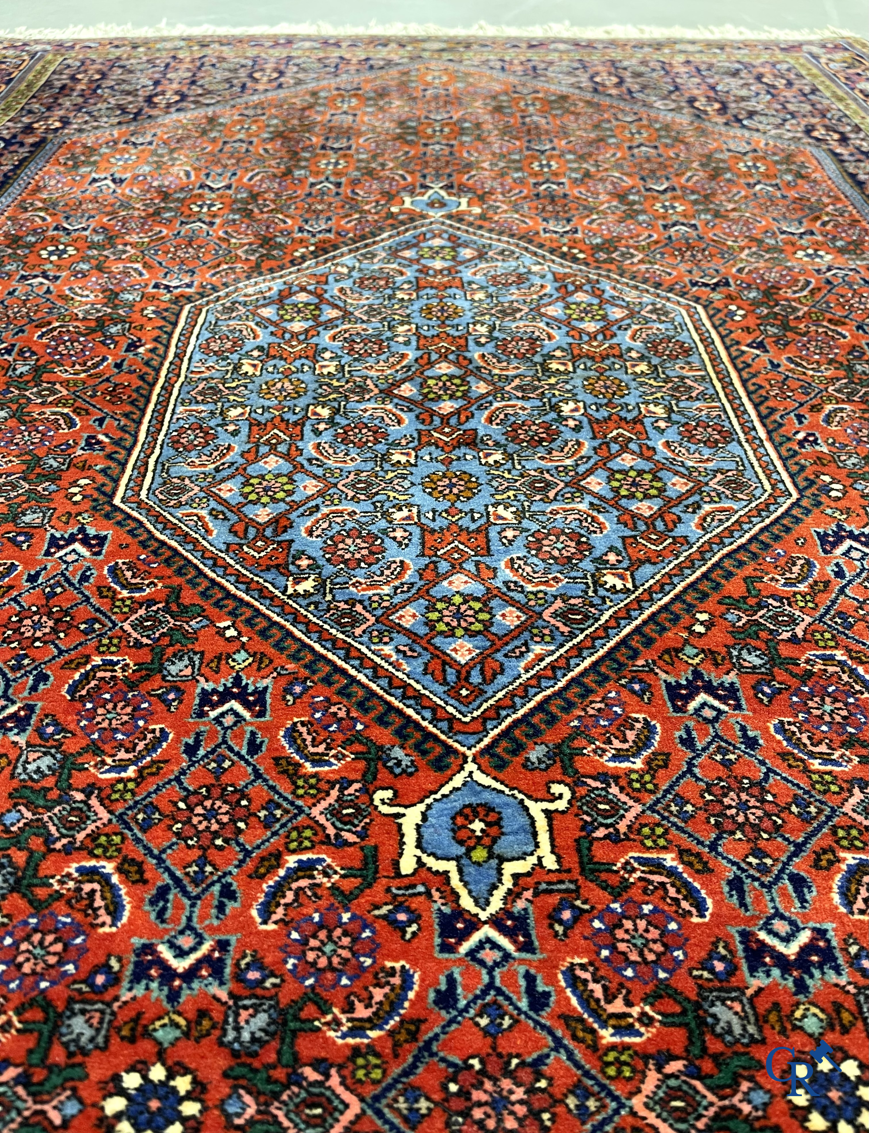 Oosterse tapijten. 2 handgeknoopte tapijten in wol.