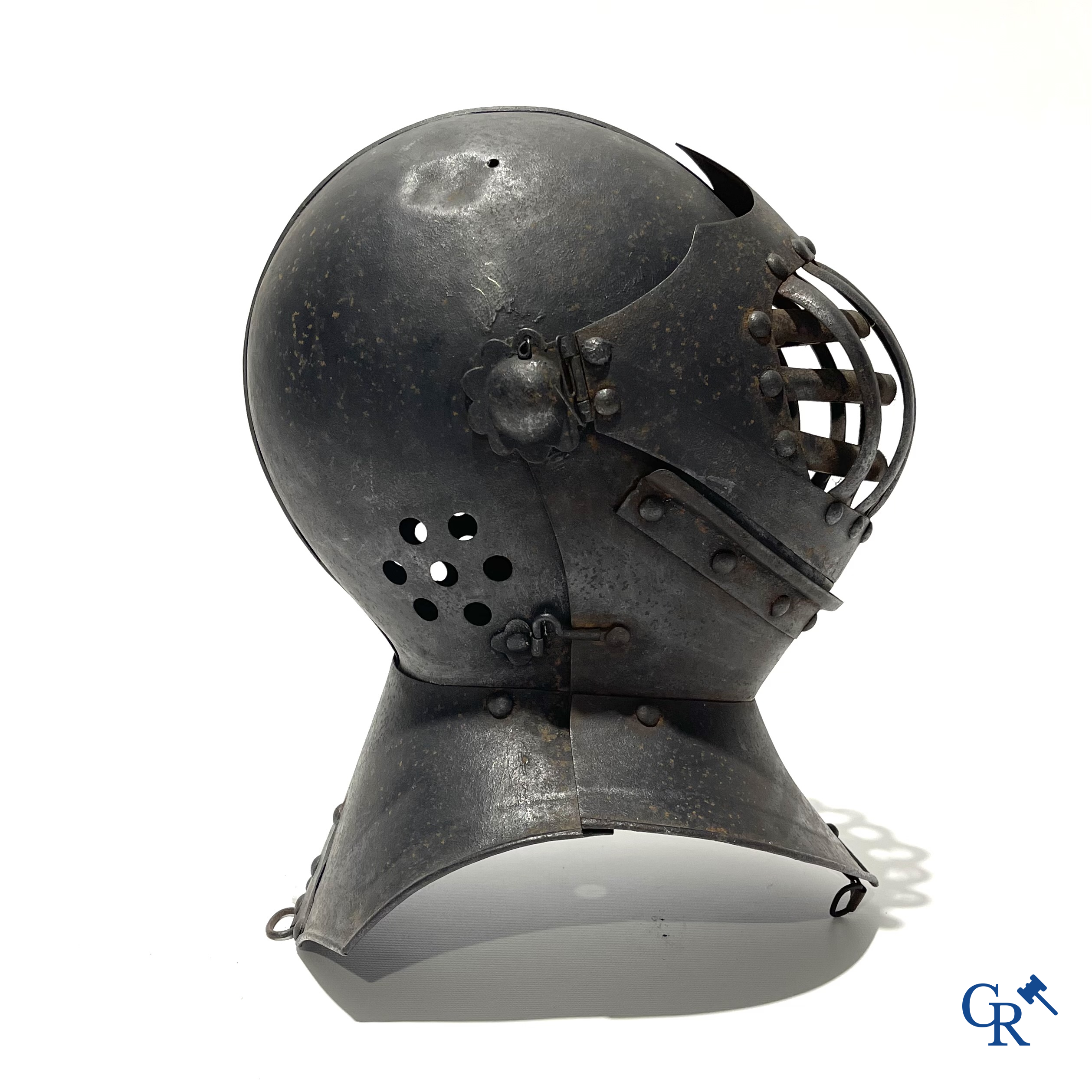 Een Burgonet helm in gesmeed metaal. 19e eeuw of eerder.