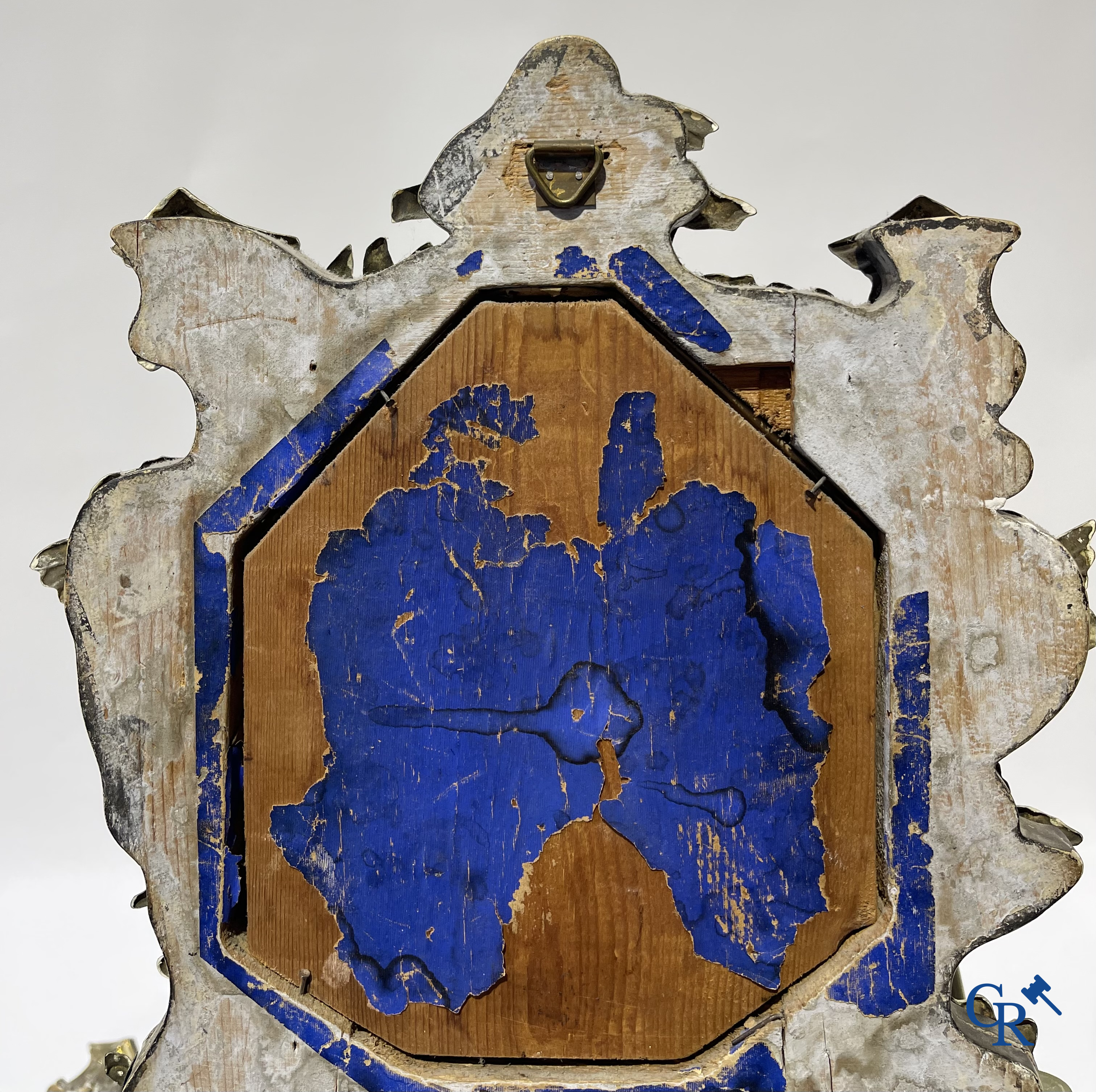 Paar wandlichten met spiegels, koper en bronzen kaarsenhouders. XVIIIe eeuw. Met certificaat uit 1984 van J. Zeberg.