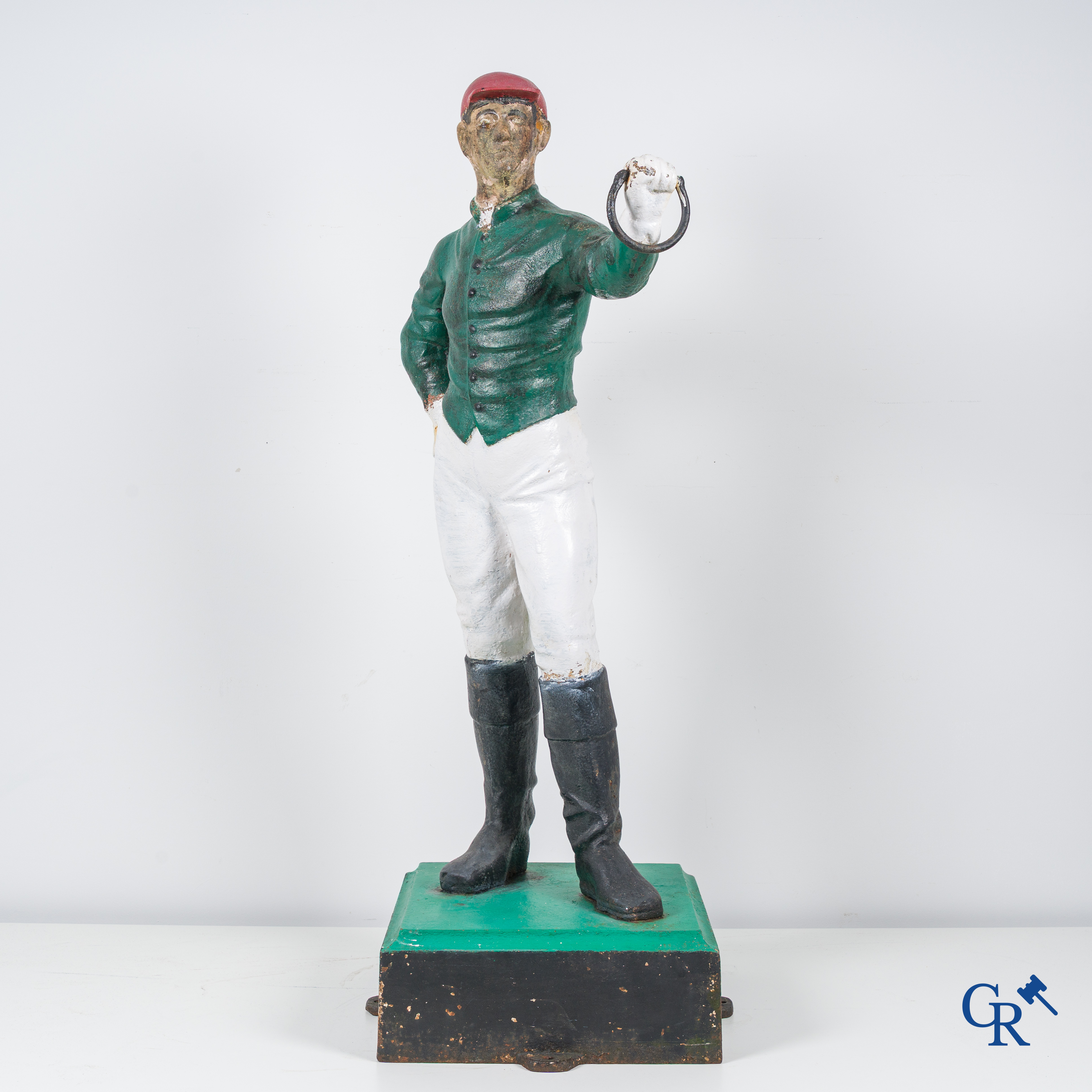 Een groot gietijzer beeld van een Jockey. Circa 1920.