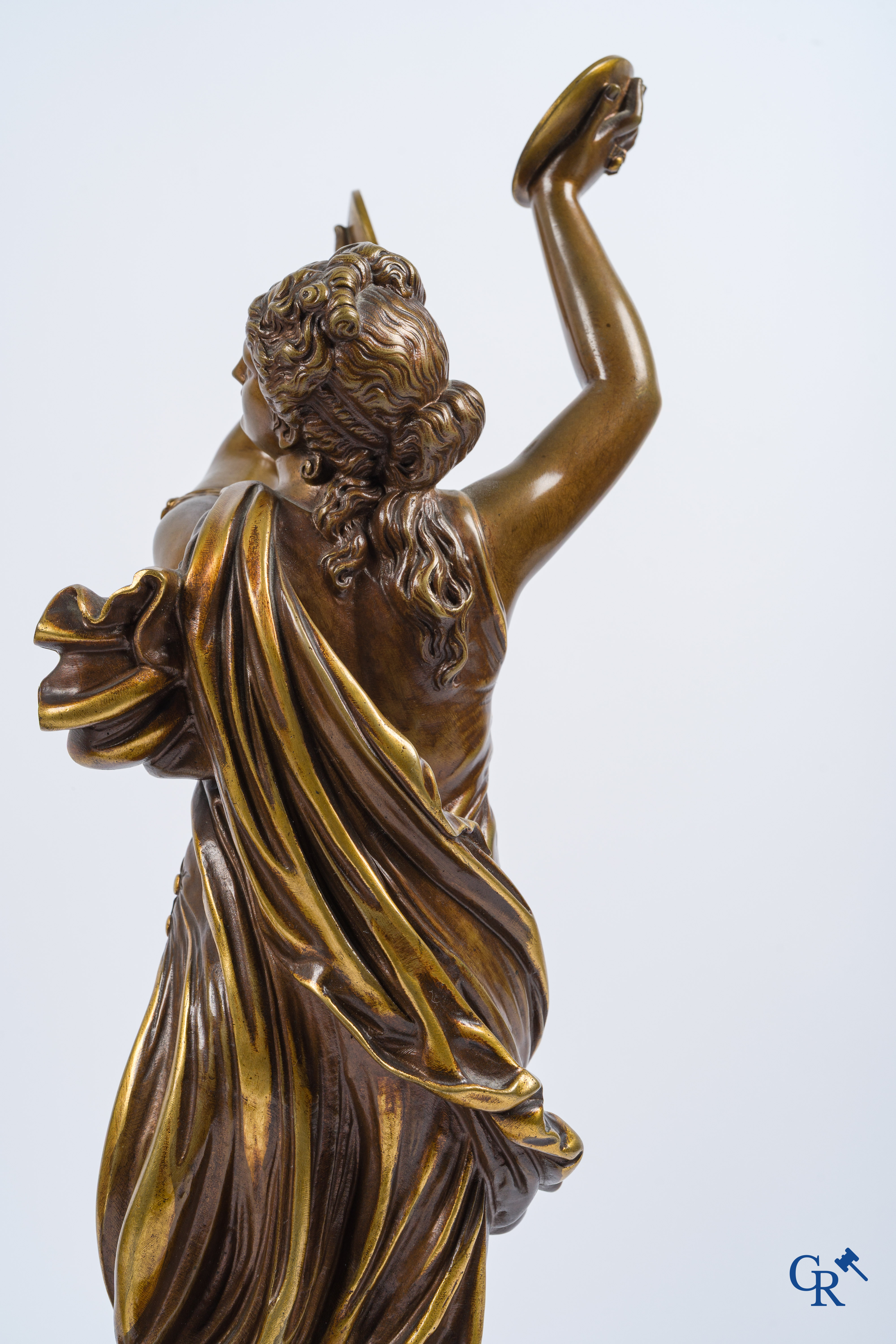 Jean-Baptiste Clésinger & Maison Marnyhac à Paris. Een paar bronzen beelden met bruine en vergulde patina. 19e eeuw.