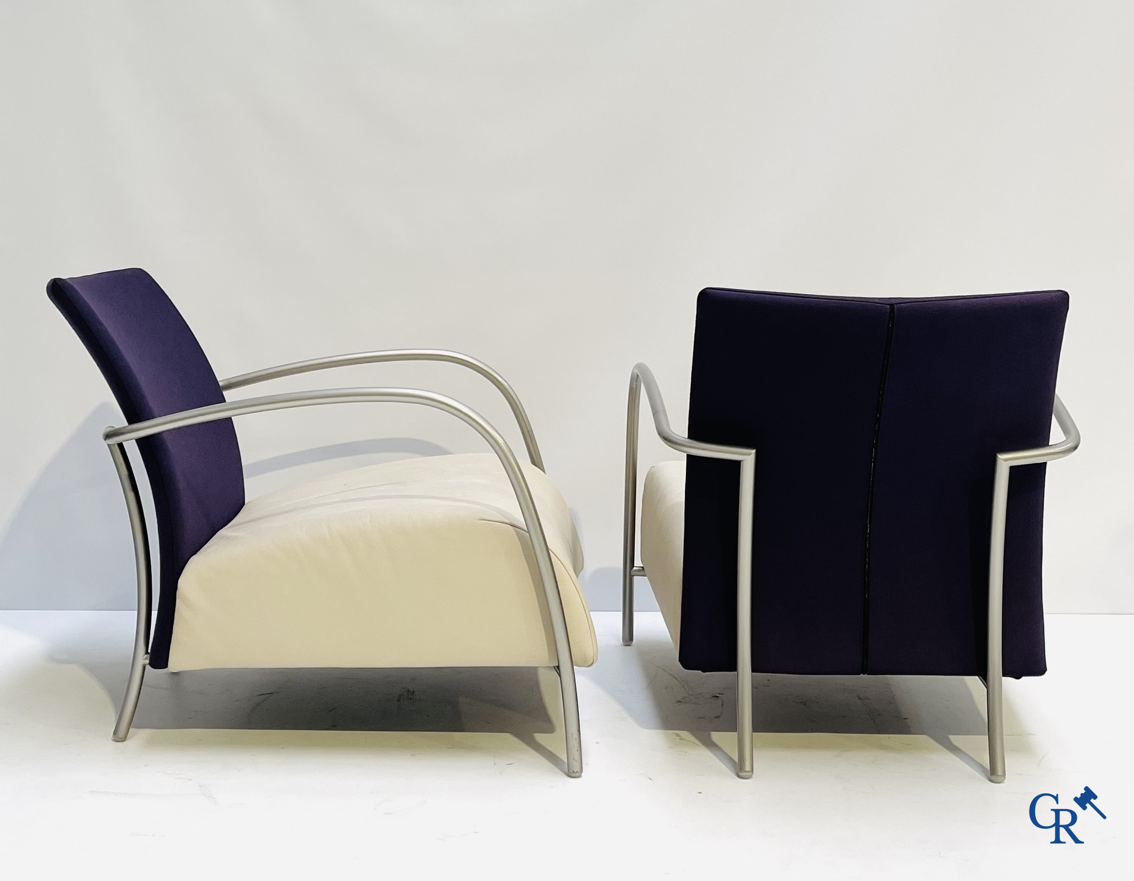 Gijs Papavoine (1949) Een set van 3 Lomas Easy Armchairs in leder en stof. Circa 1990.