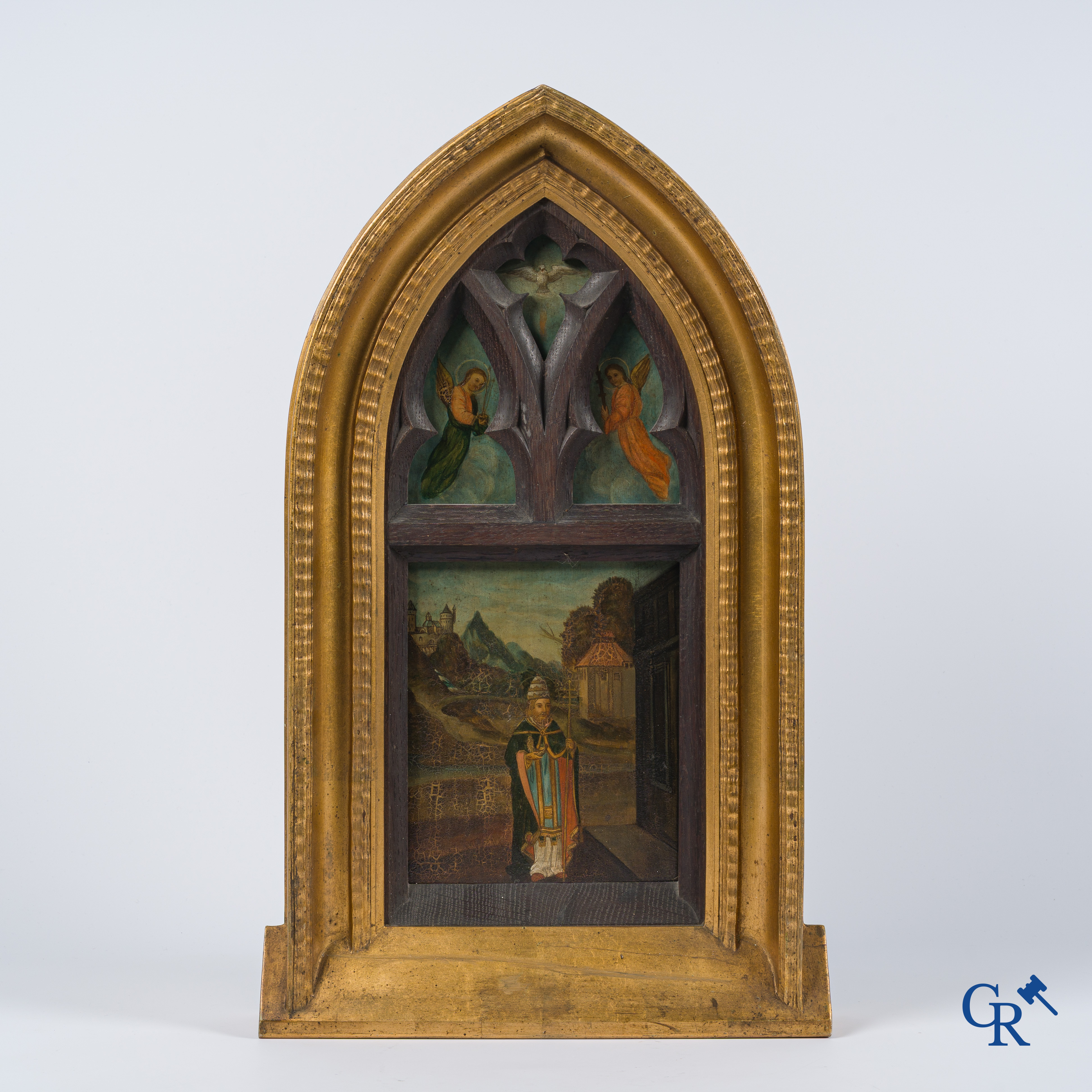 Religieuze objecten. Schilderij, olie op paneel in een neogotische hout gesculpteerde kader. 19e eeuw.