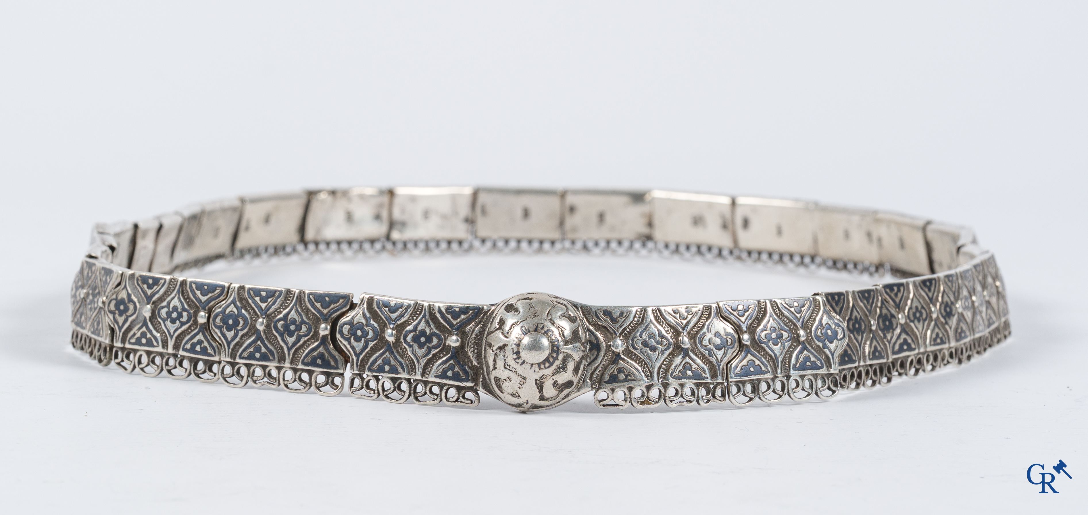 Russisch zilver. Ceremoniële riem in niello zilver. 84 zolotnik. Meestermerk MA voor M. Dmitriev op iedere schakel.