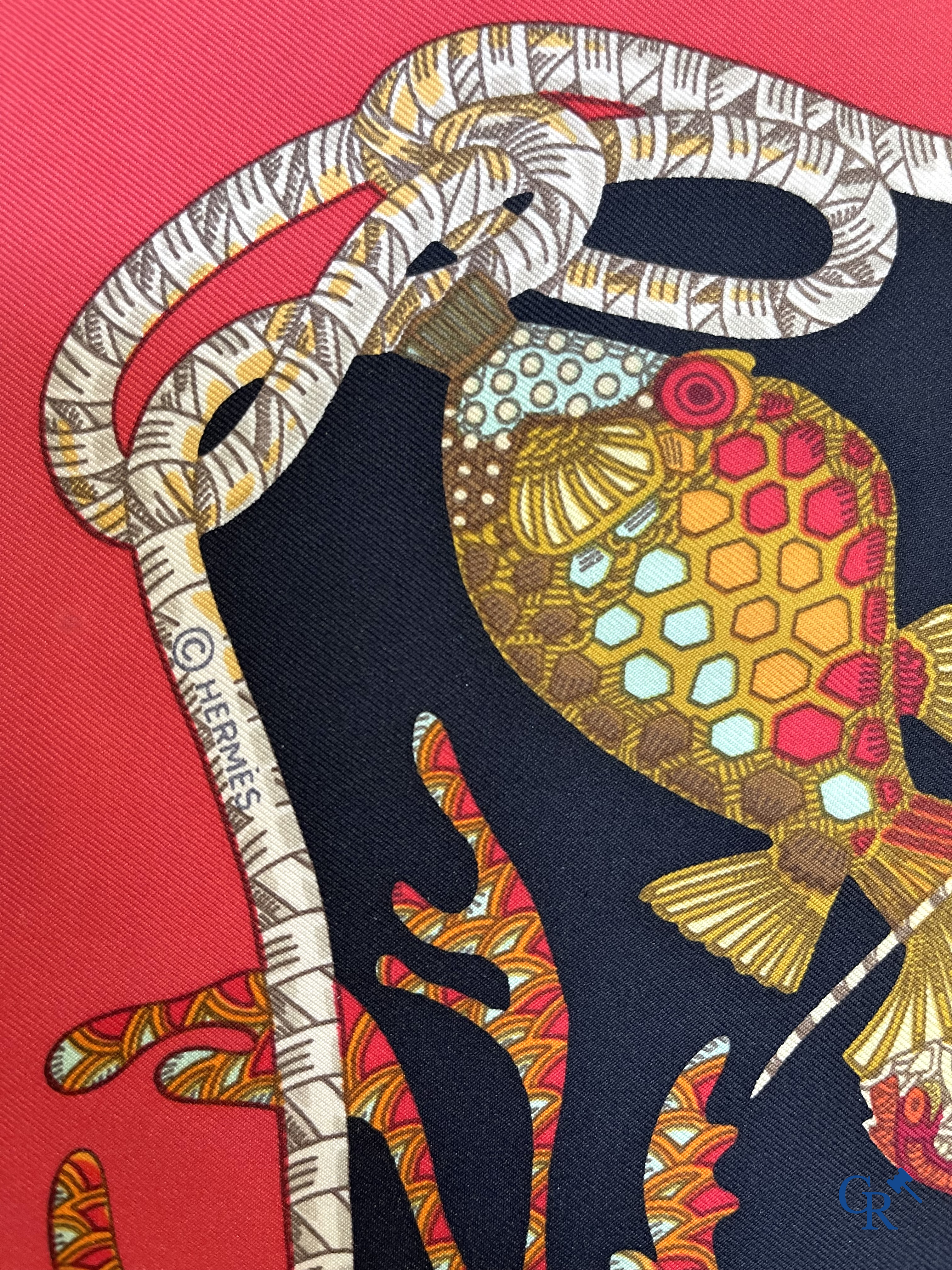 HERMES Paris. 2 Hermès sjaals in originele doos. Grands Fonds, Annie Faivre en Kachinas, Kermit Oliver.