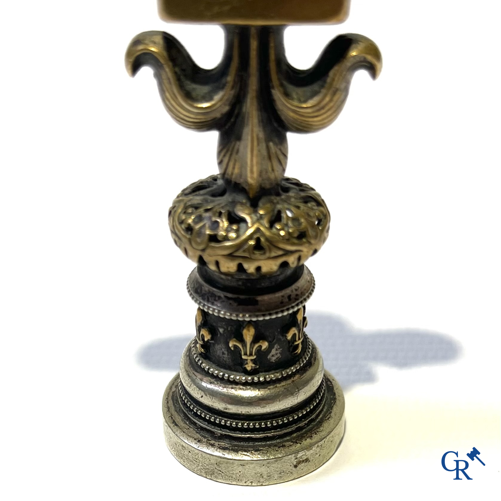 Bronzen zegelstempel in de vorm van een Franse lelie, Fleur de lys. Frankrijk 19e eeuw.