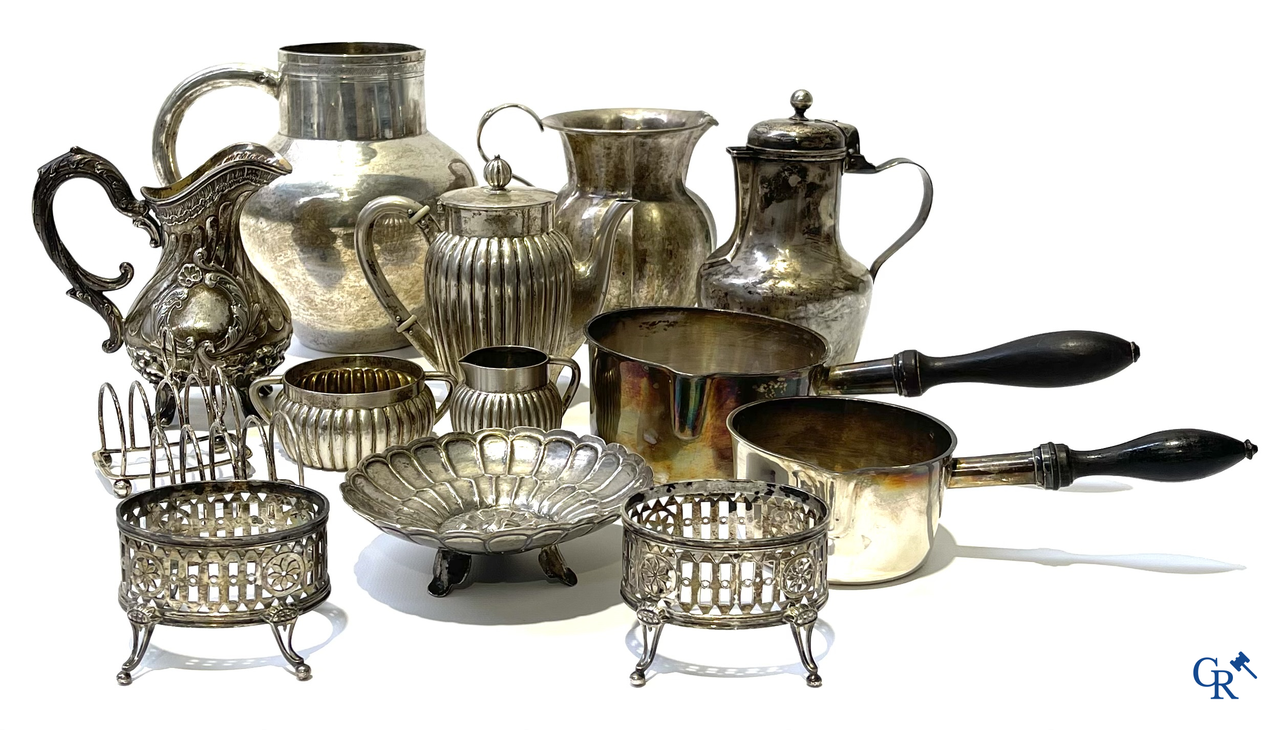 Zilver. Groot en mooi lot diverse vormstukken in zilver. 19de en 20ste eeuw.