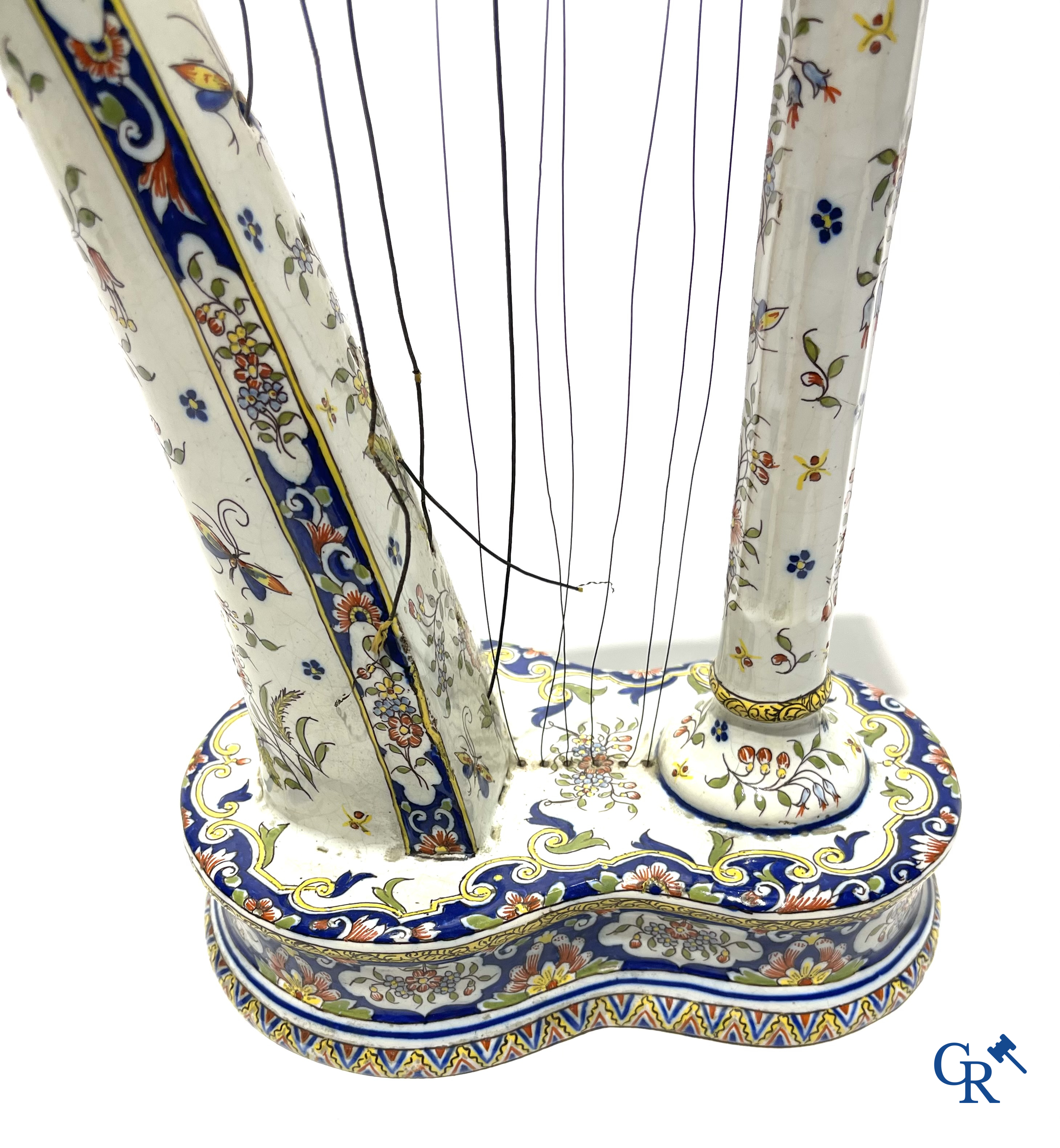 Faience of Rouen, Devres. Interesting and large lot with various polychrome pieces. 19th century.