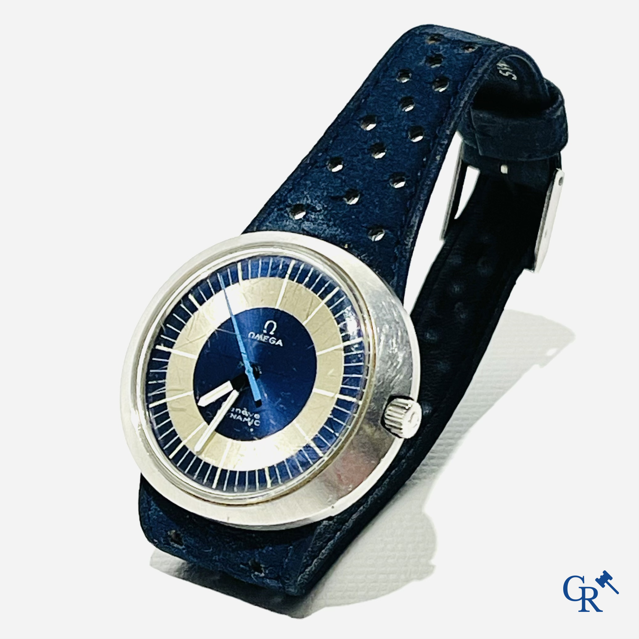 Omega. Men's wristwatch Omega Genève Dynamic with blue and white dial. Manually windable, circa 1970.
