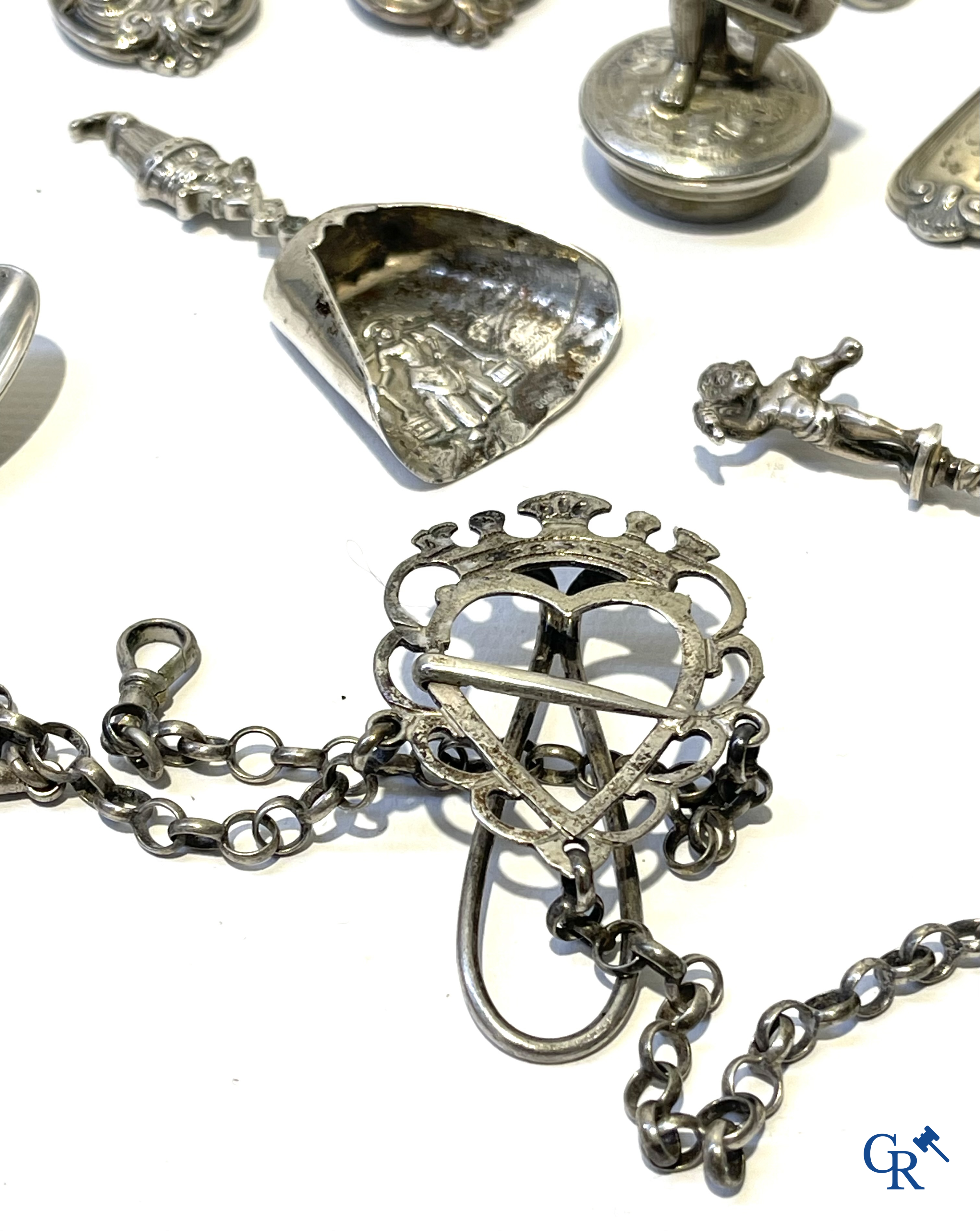 Zilver. Lot met divers bestek en objecten in zilver. 19e eeuw.