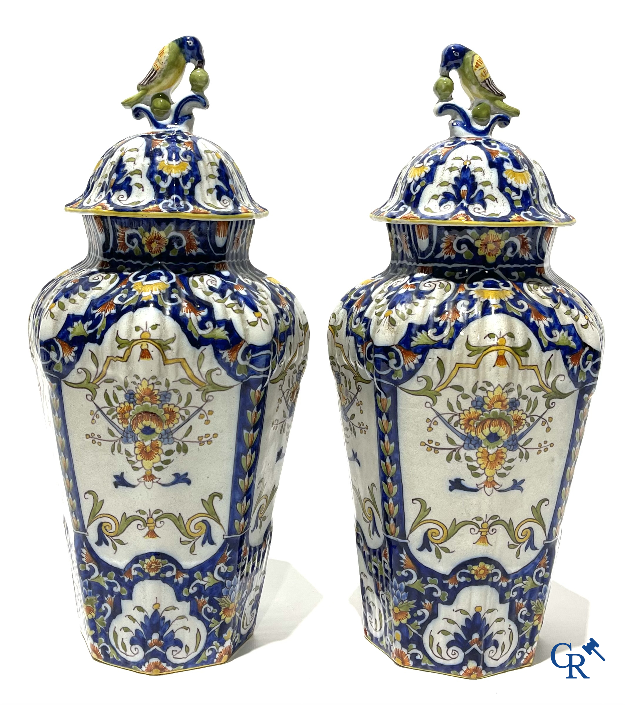 Faience of Rouen, Devres. Interesting and large lot with various polychrome pieces. 19th century.