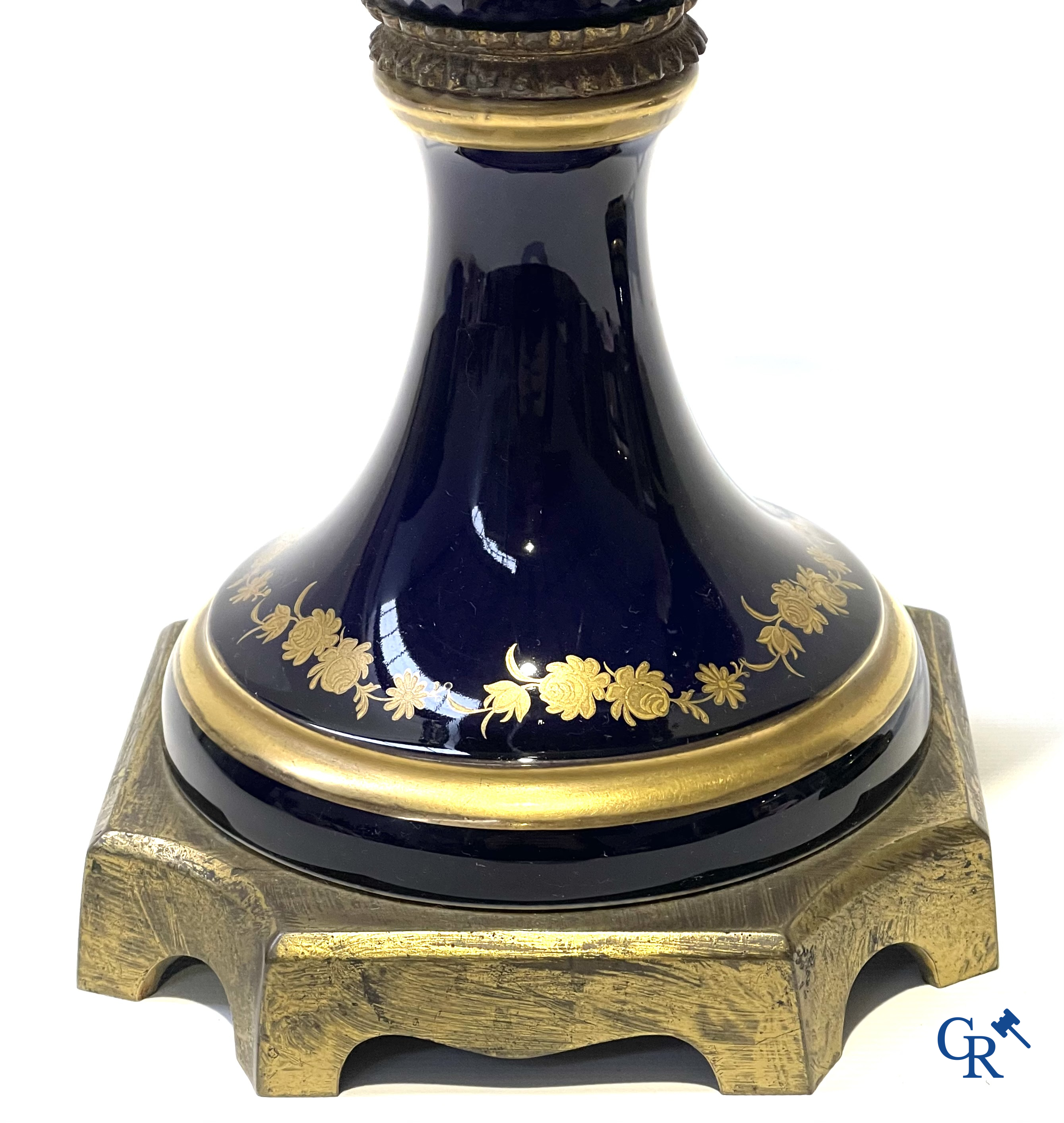 Pair of large vases in porcelain and bronze with romantic scenes. Sèvres style. 20th century.