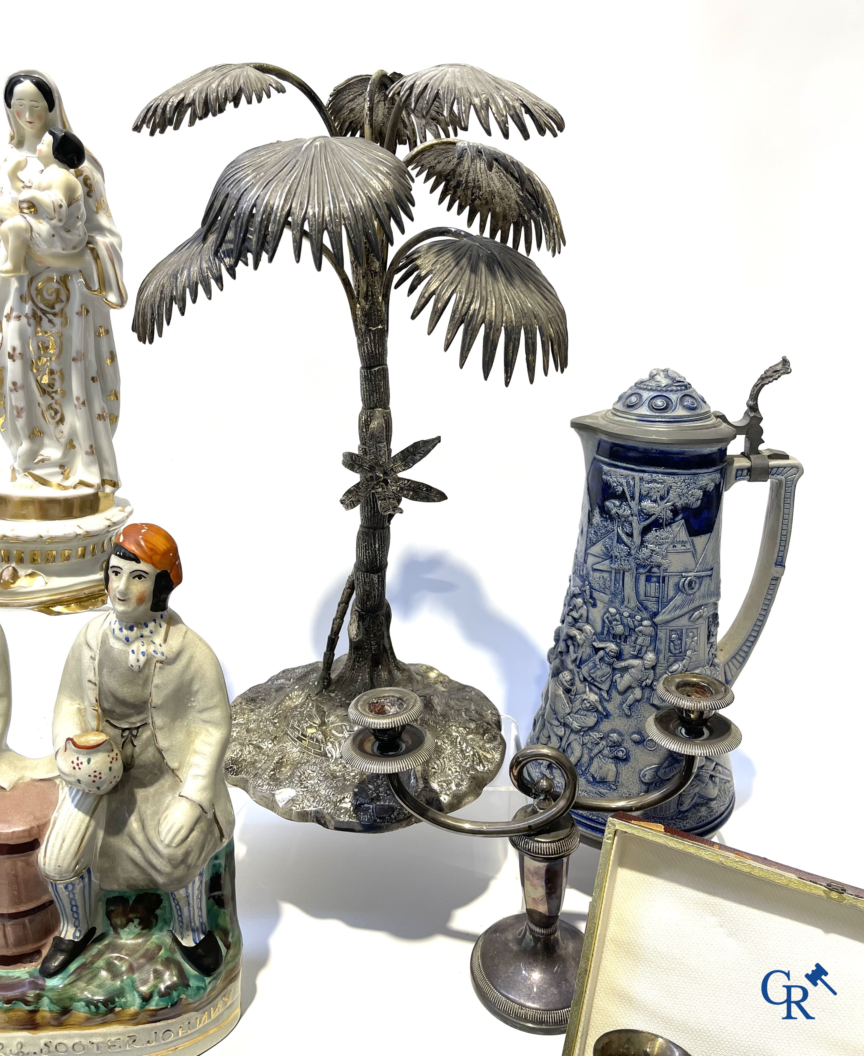 Lot antique items: Stafford, Vieux Paris, Grès, silver-plated cutlery, hunting sword 18th, palm tree Giuseppe Vasari, etc.
