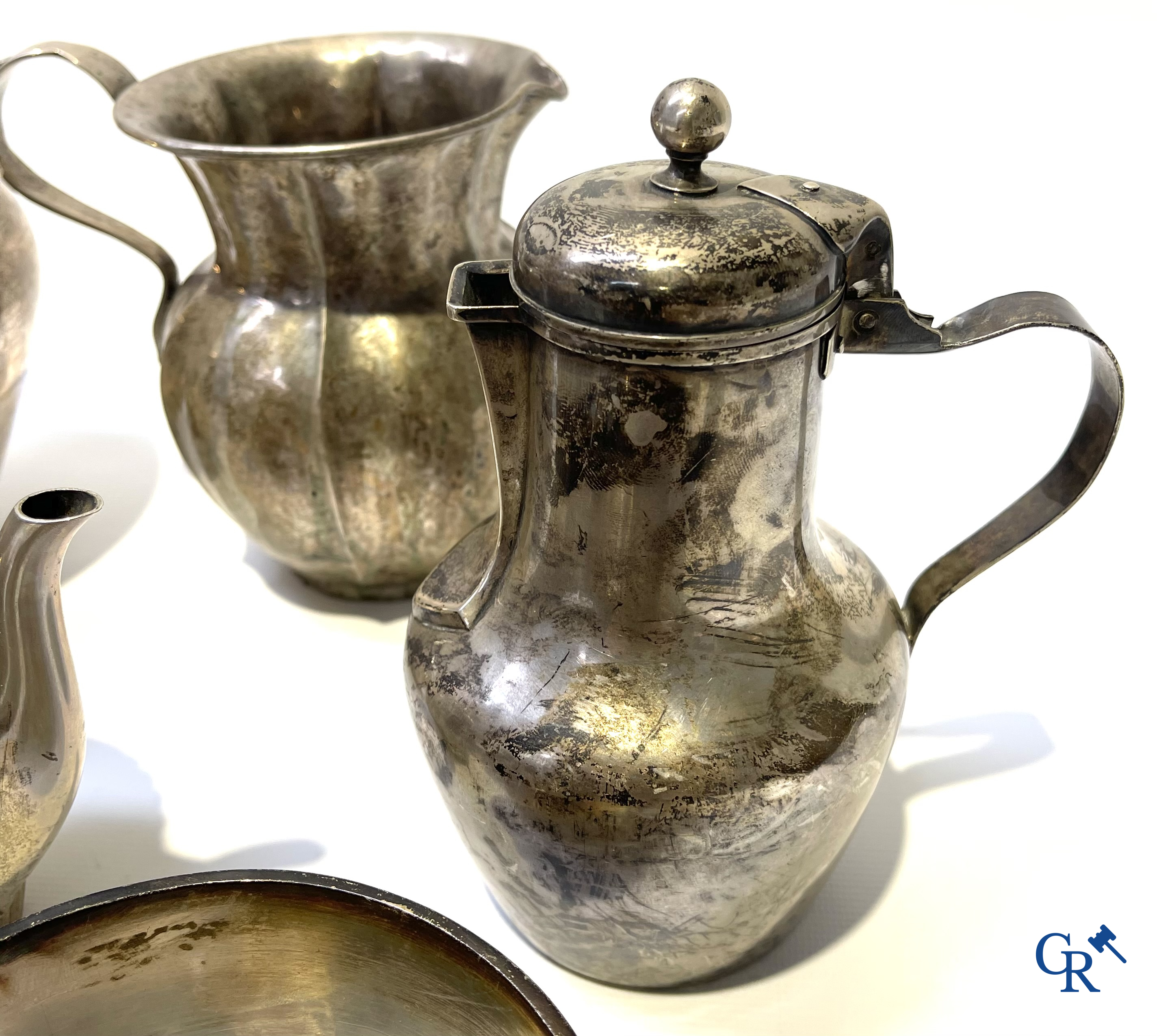 Zilver. Groot en mooi lot diverse vormstukken in zilver. 19de en 20ste eeuw.