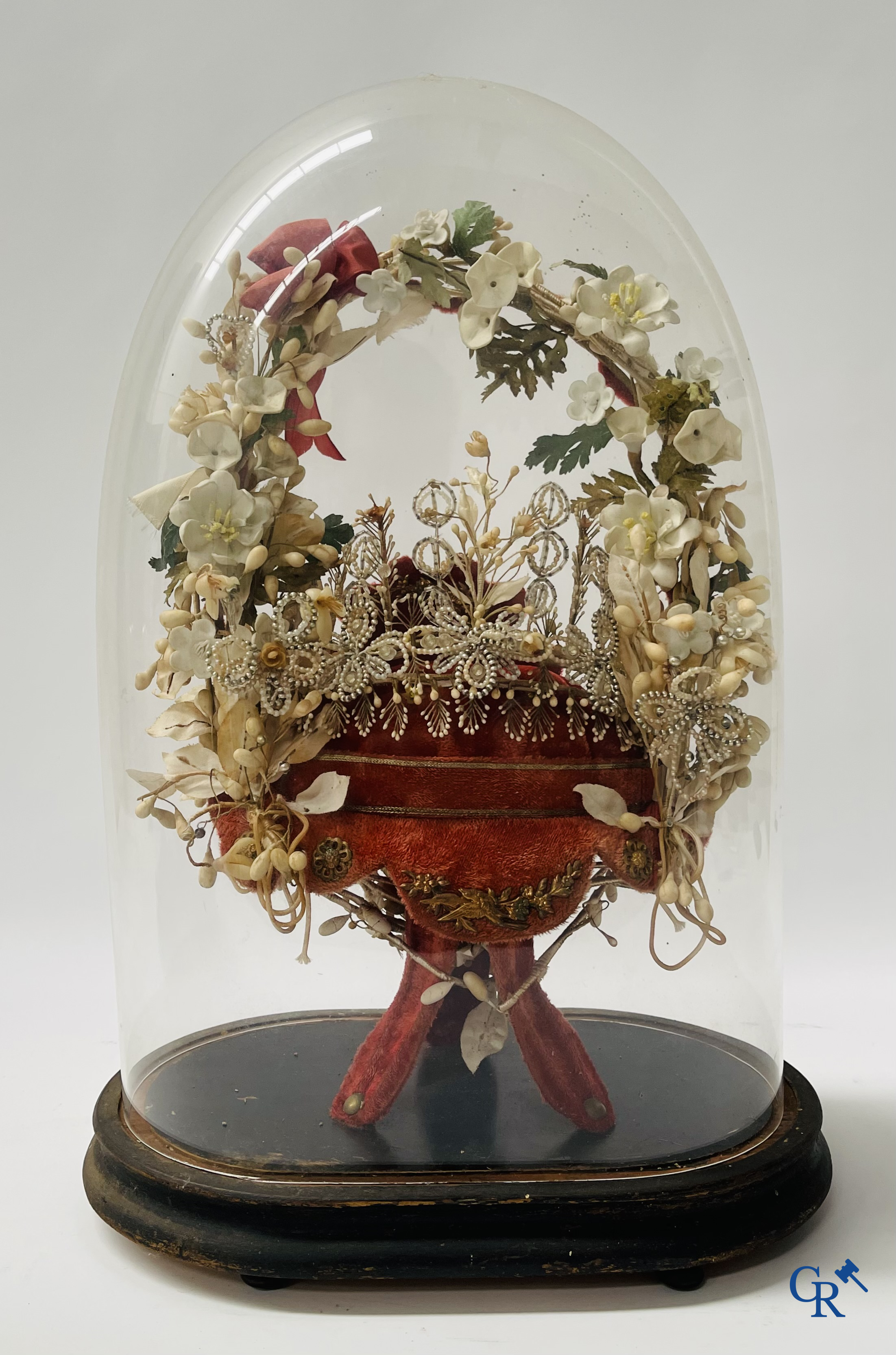 2 domes with wedding bouquet, one with flowers in biscuit, another with mirrors, dated 1908.