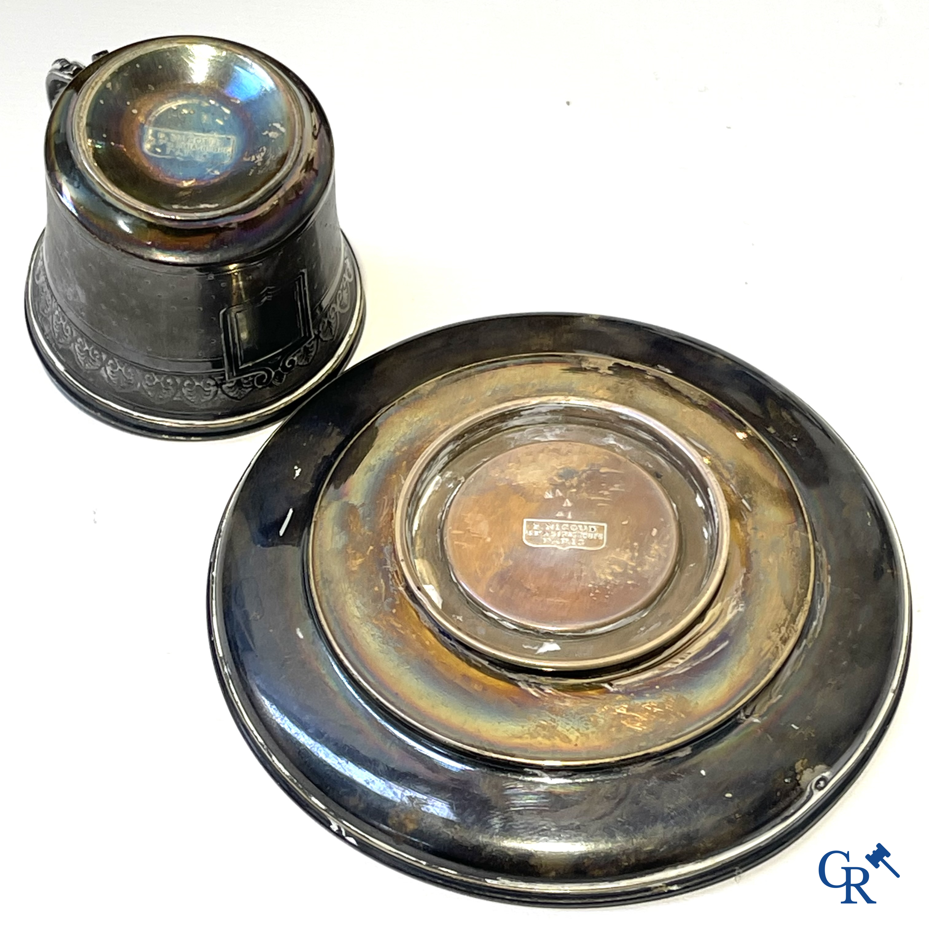 Lot antiques: Carafe, Val Saint Lambert, bronze table bell, carafe with silver frame, miniature Thomas Sidney Cooper, etc.