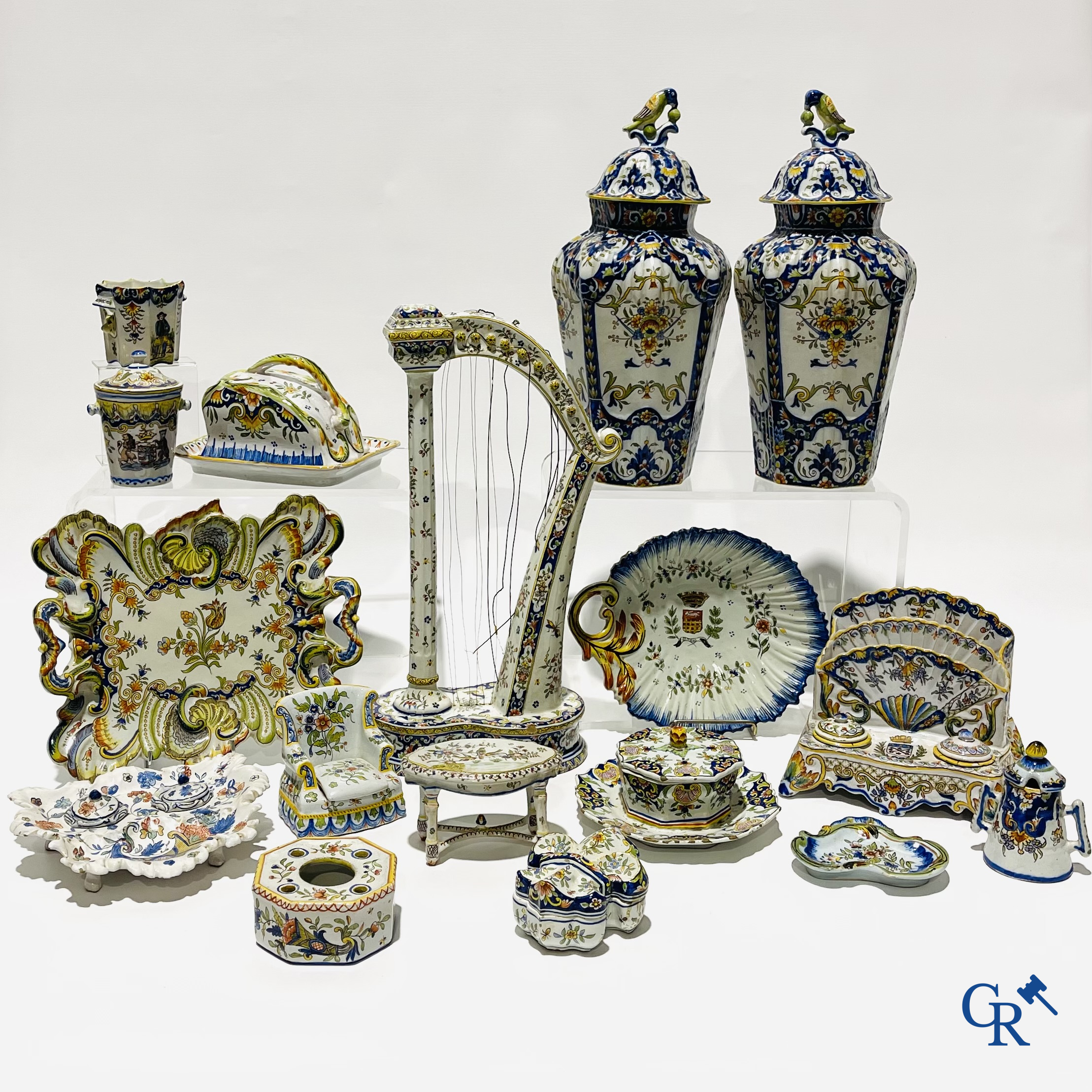 Faience of Rouen, Devres. Interesting and large lot with various polychrome pieces. 19th century.