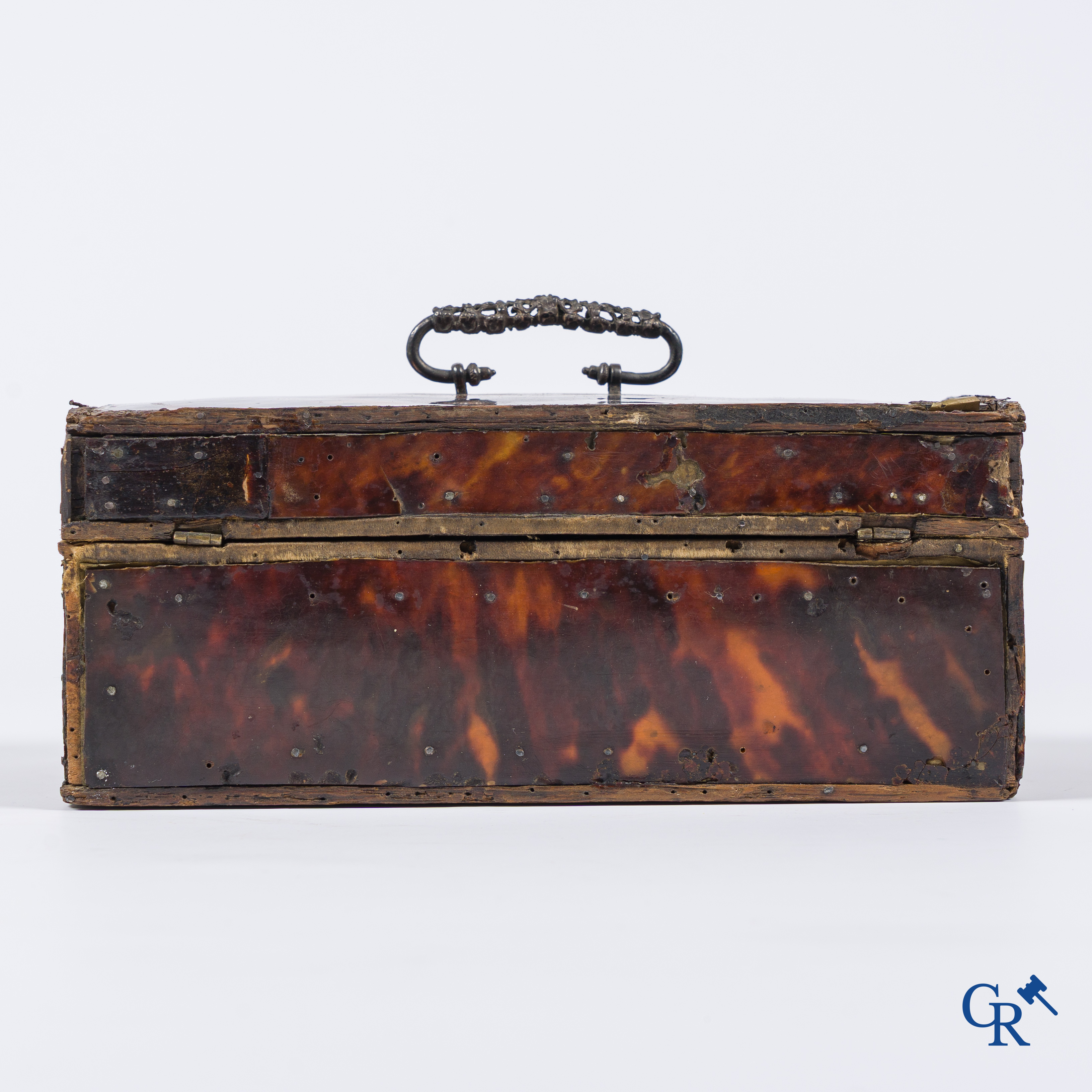 France, 17th century. Tortoise-shell box with silver frames. Louis XIV.