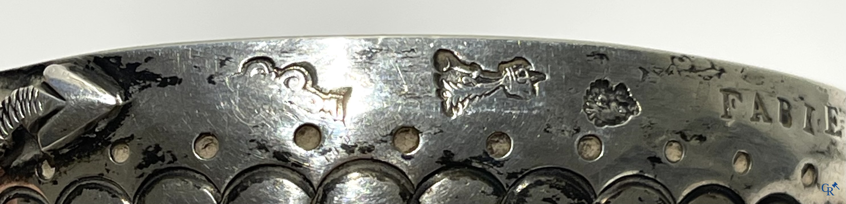 2 Zilveren wijnproevers of zogenaamde tastevin met opschriften. Frankrijk, Parijs 18e eeuw.