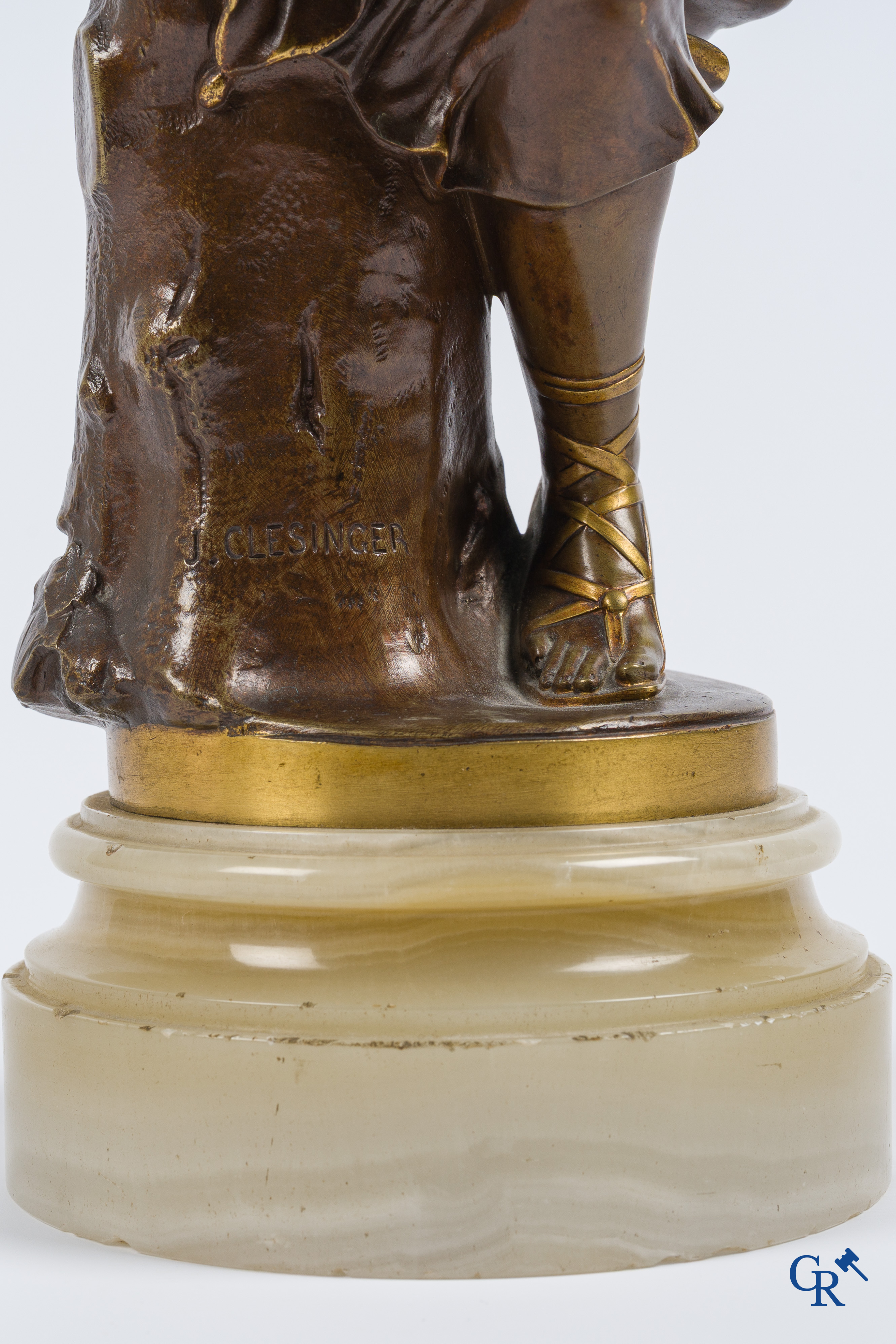 Jean-Baptiste Clésinger & Maison Marnyhac à Paris. Een paar bronzen beelden met bruine en vergulde patina. 19e eeuw.