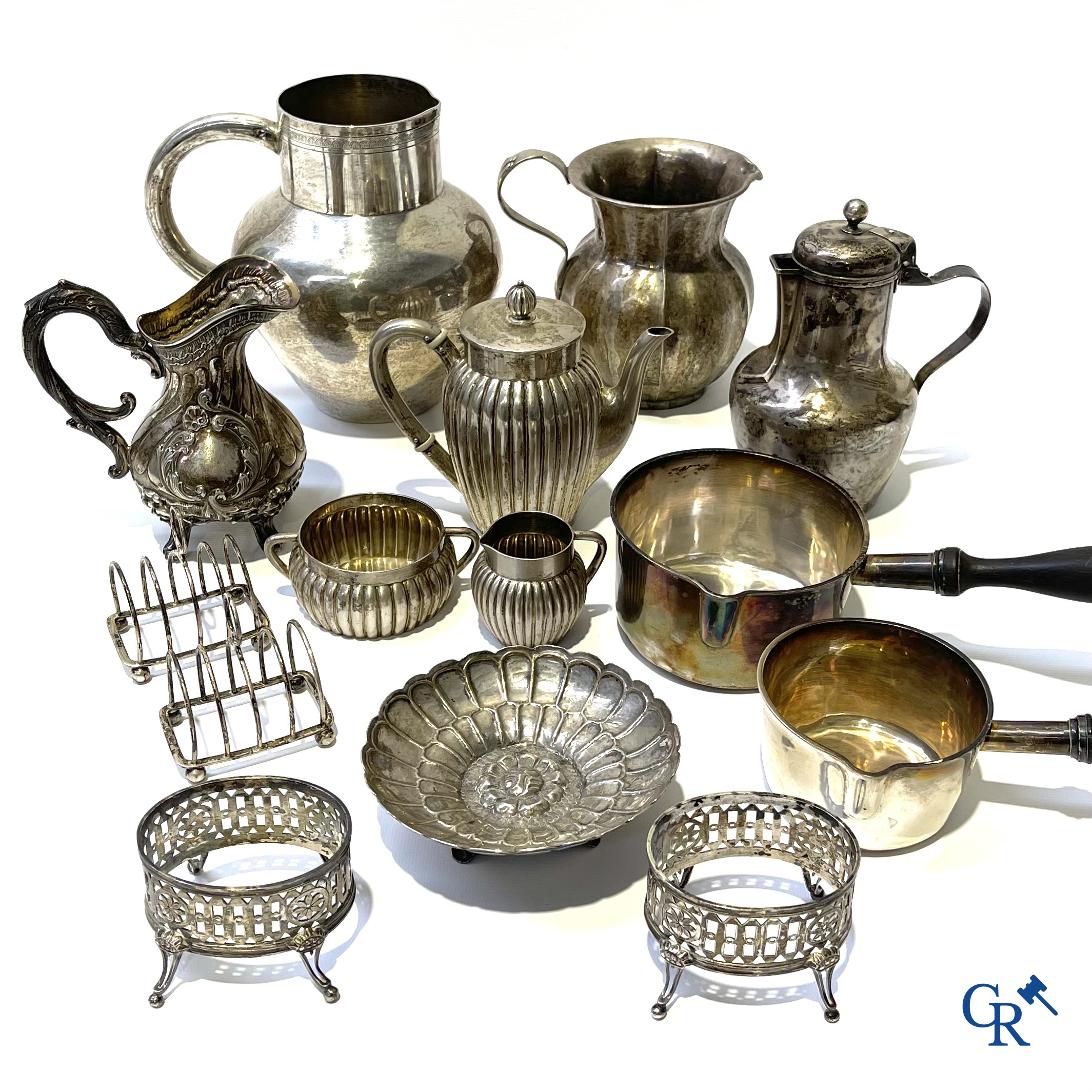 Zilver. Groot en mooi lot diverse vormstukken in zilver. 19de en 20ste eeuw.