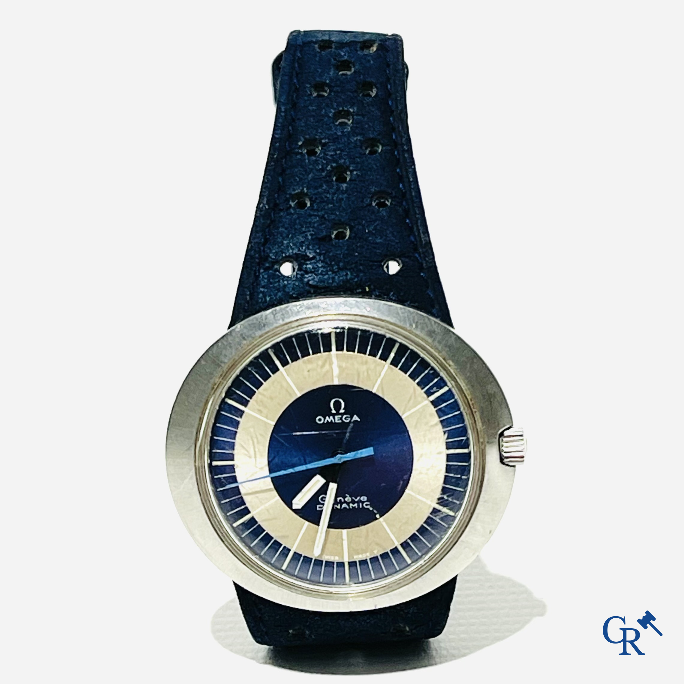 Omega. Men's wristwatch Omega Genève Dynamic with blue and white dial. Manually windable, circa 1970.