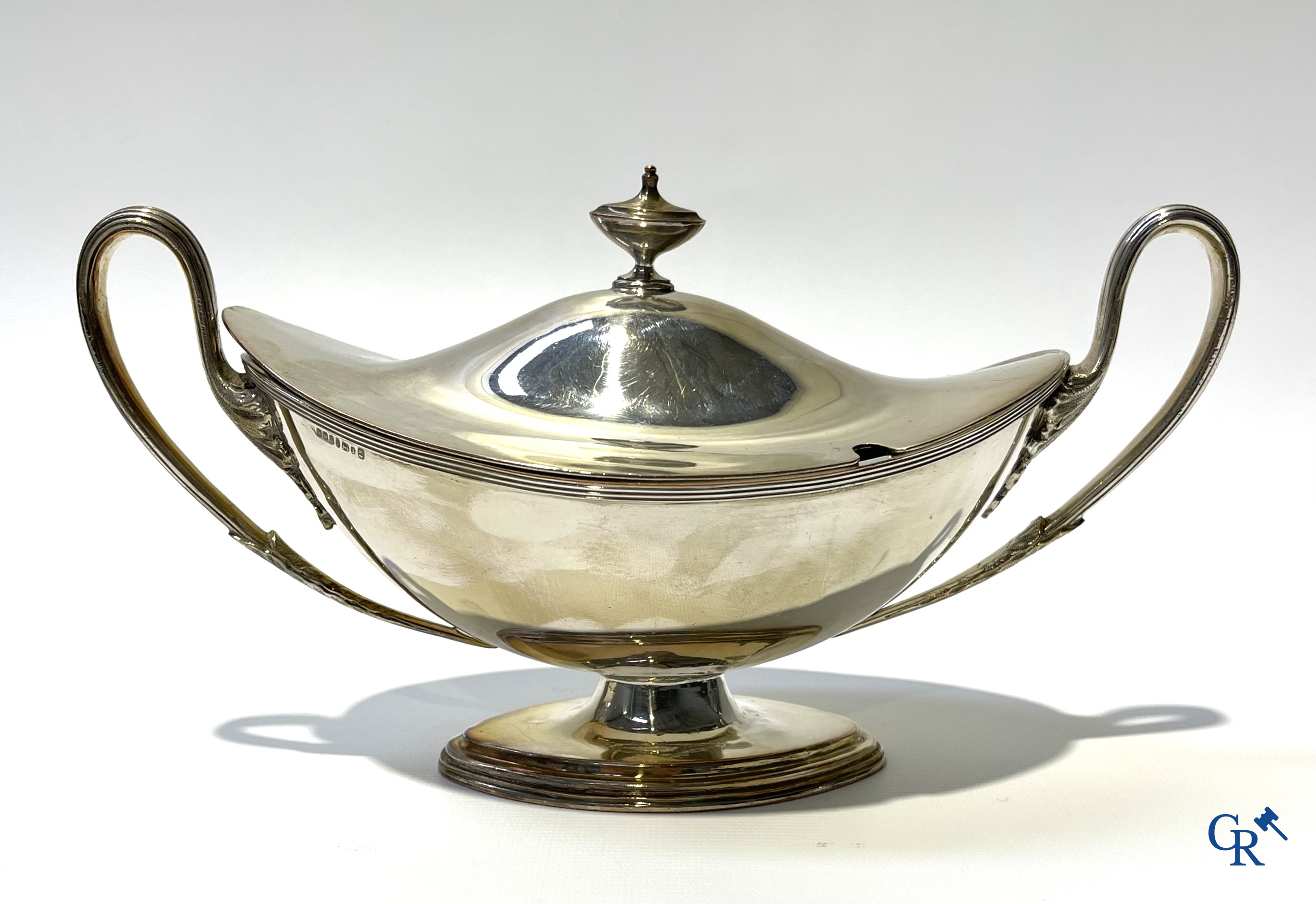 Pair of English sauce bowls with lid, a large rectangular tray and an octagonal tray in silver-plated metal.
