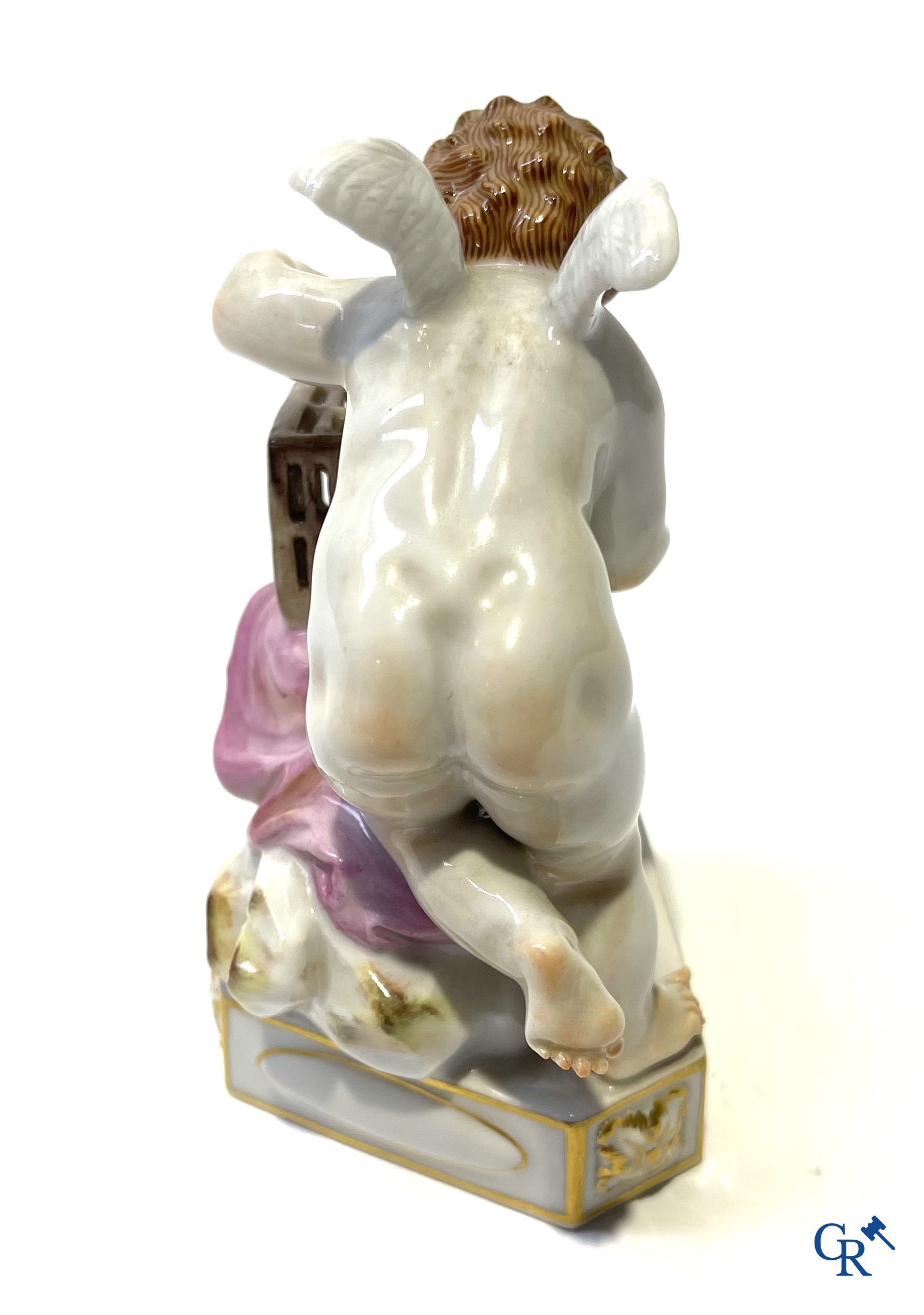 Paar vazen in Parijs porselein, Empire en een groep in Meissen porselein. 19e eeuw.