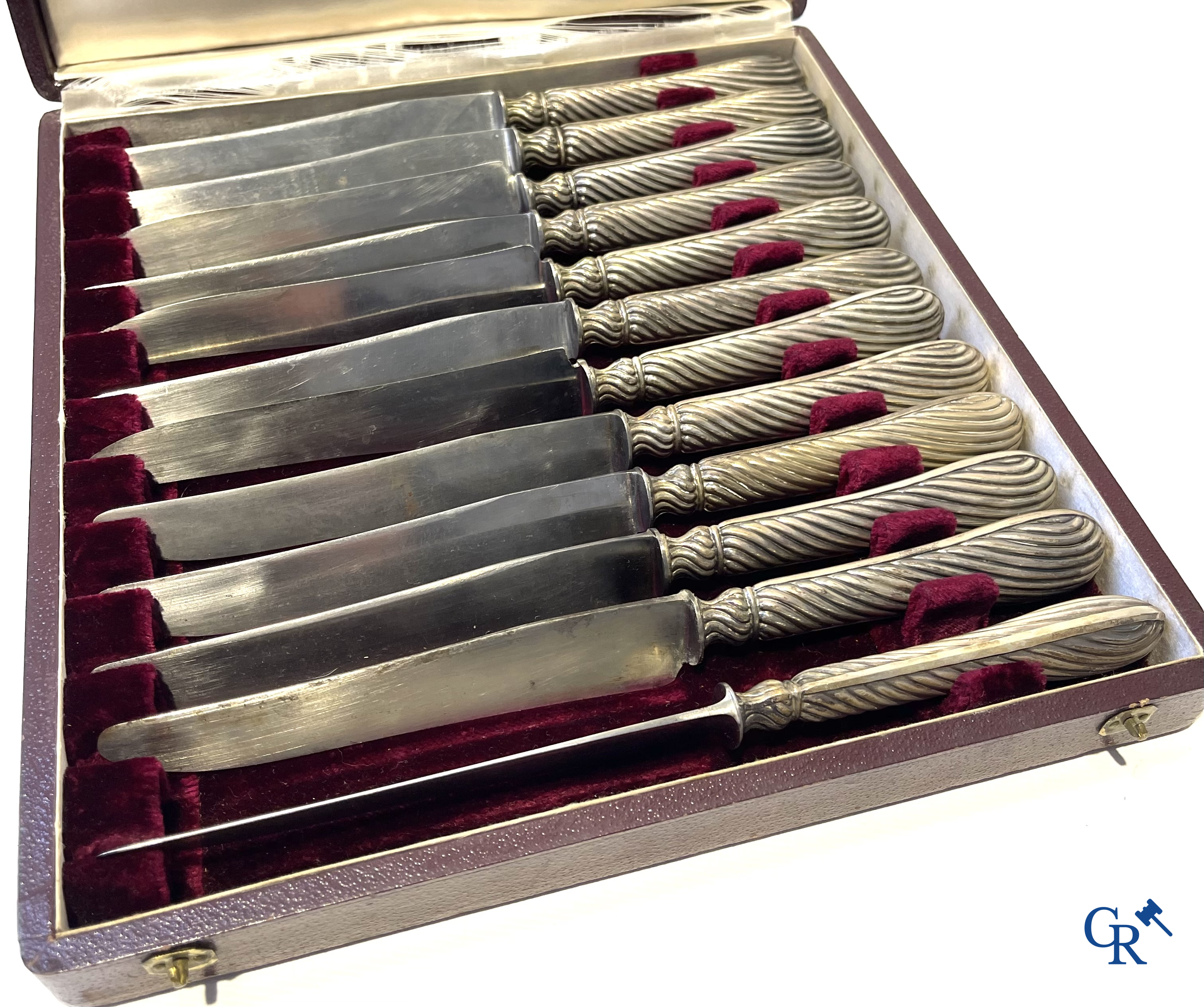 Zilver. Reeks van 12 messen met zilver handvat. originele doos.