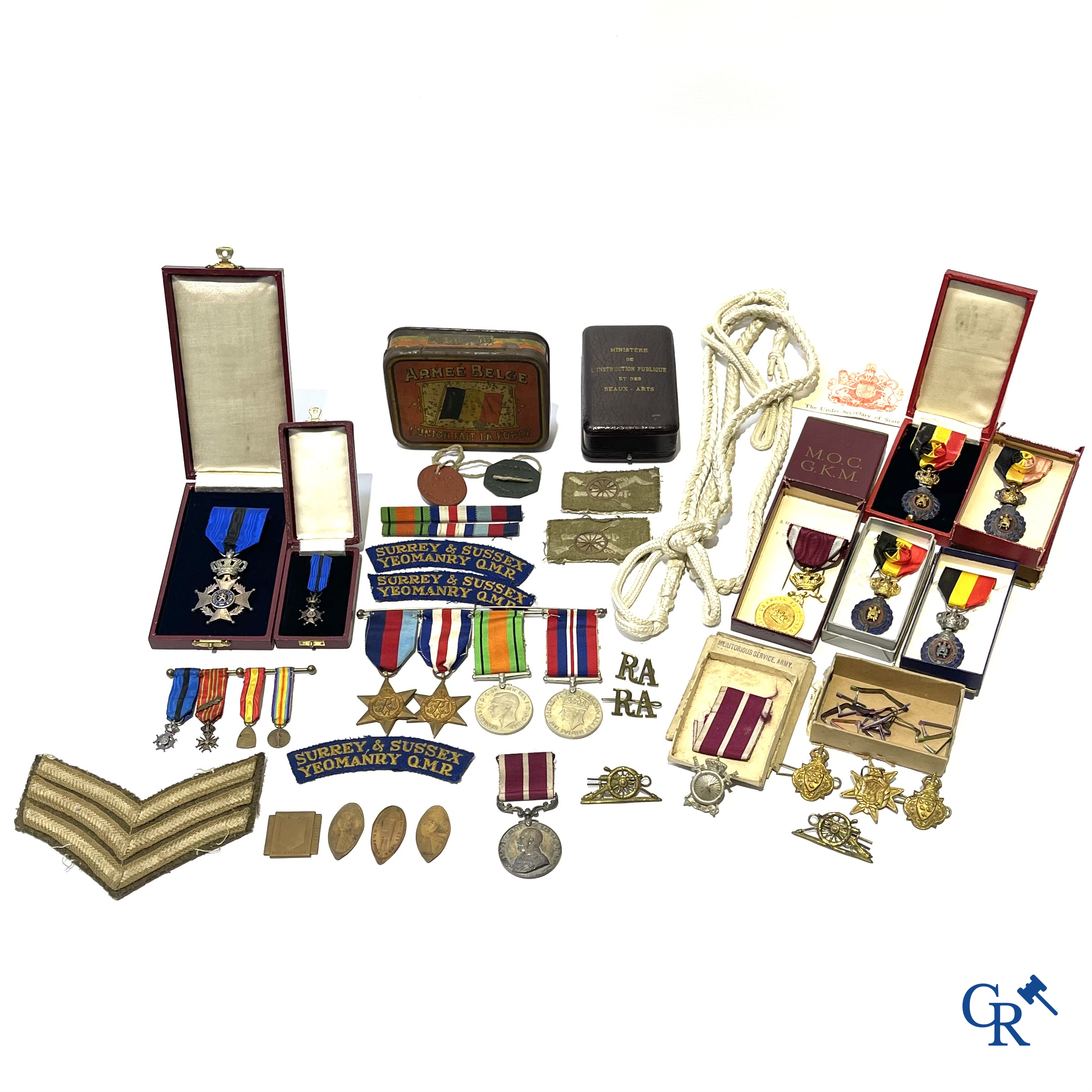 Interessant lot met medailles, eretekens en militaria.