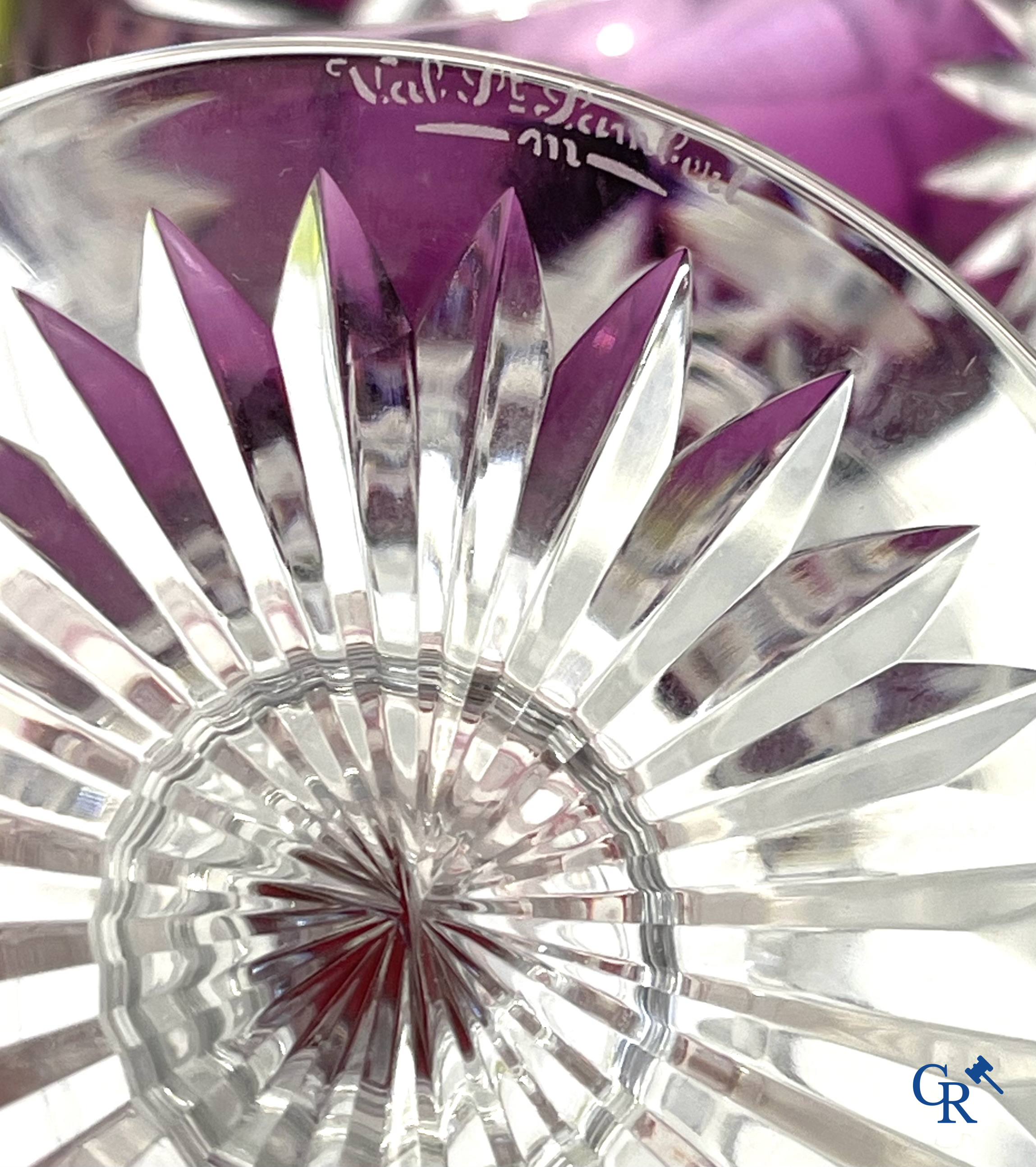 Val Saint Lambert. 6 gekleurde en kristal geslepen glazen. Gemerkt.