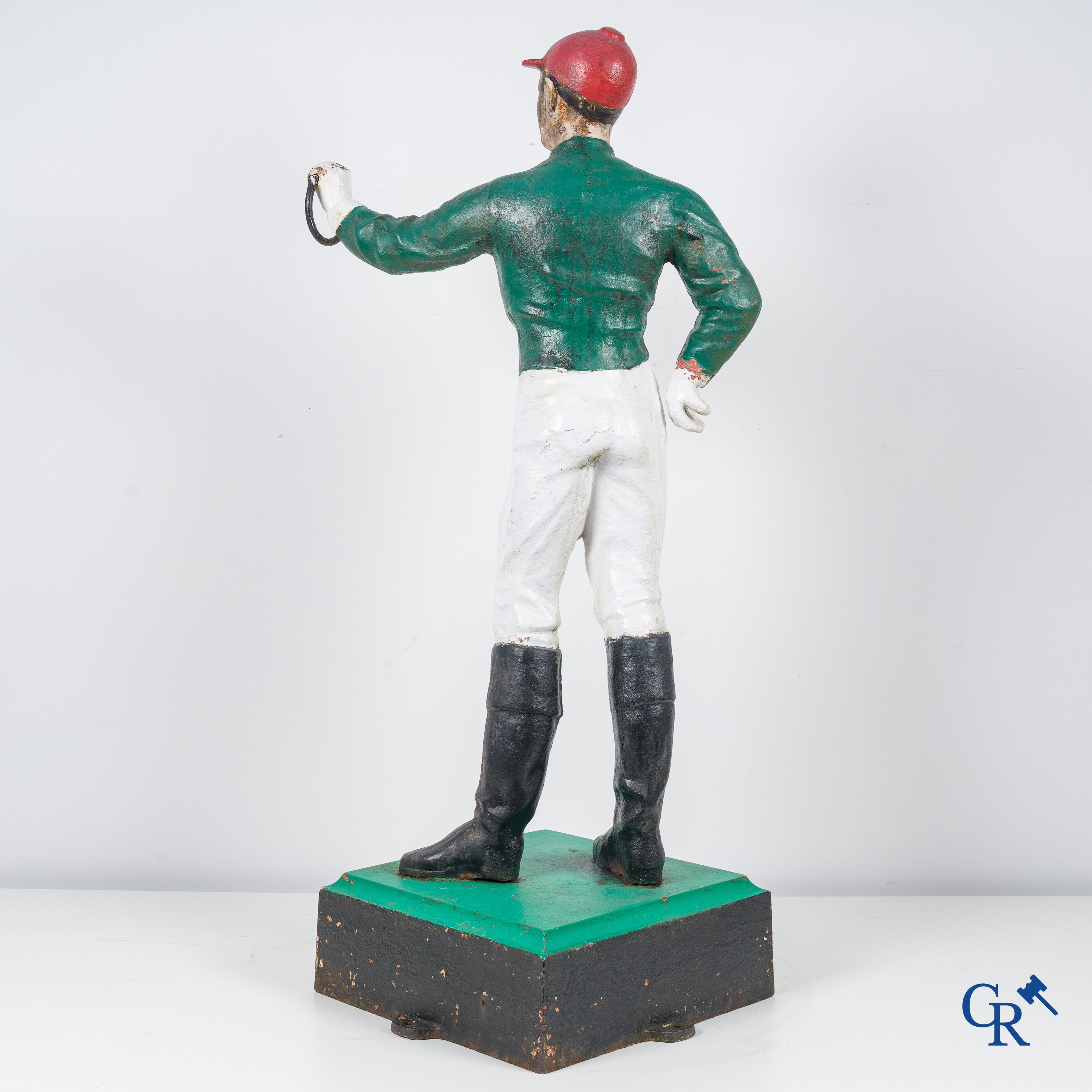 Een groot gietijzer beeld van een Jockey. Circa 1920.