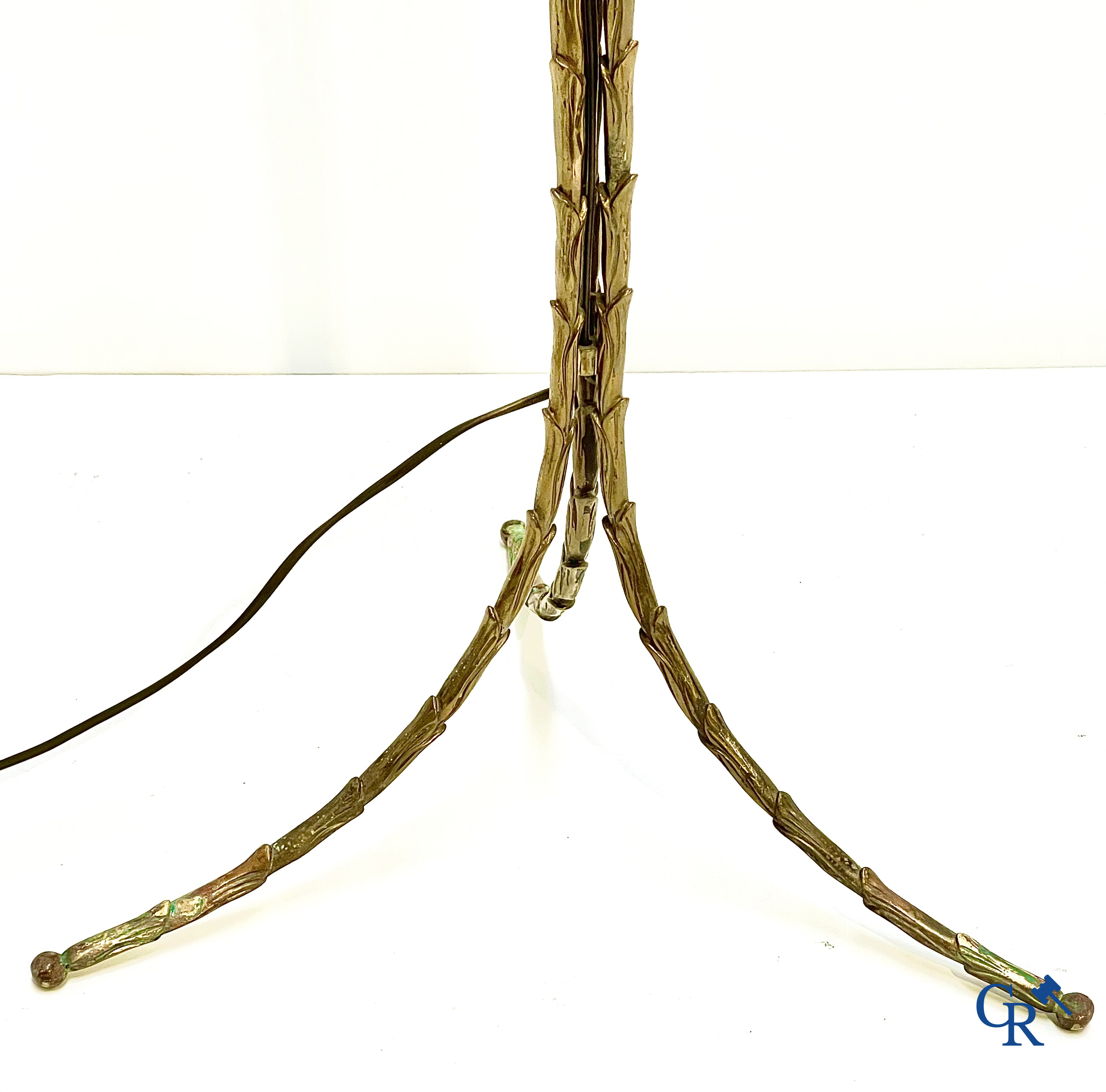 Maison Baguès, Palm lamp met drie-potige voet in verguld brons. Circa 1970.