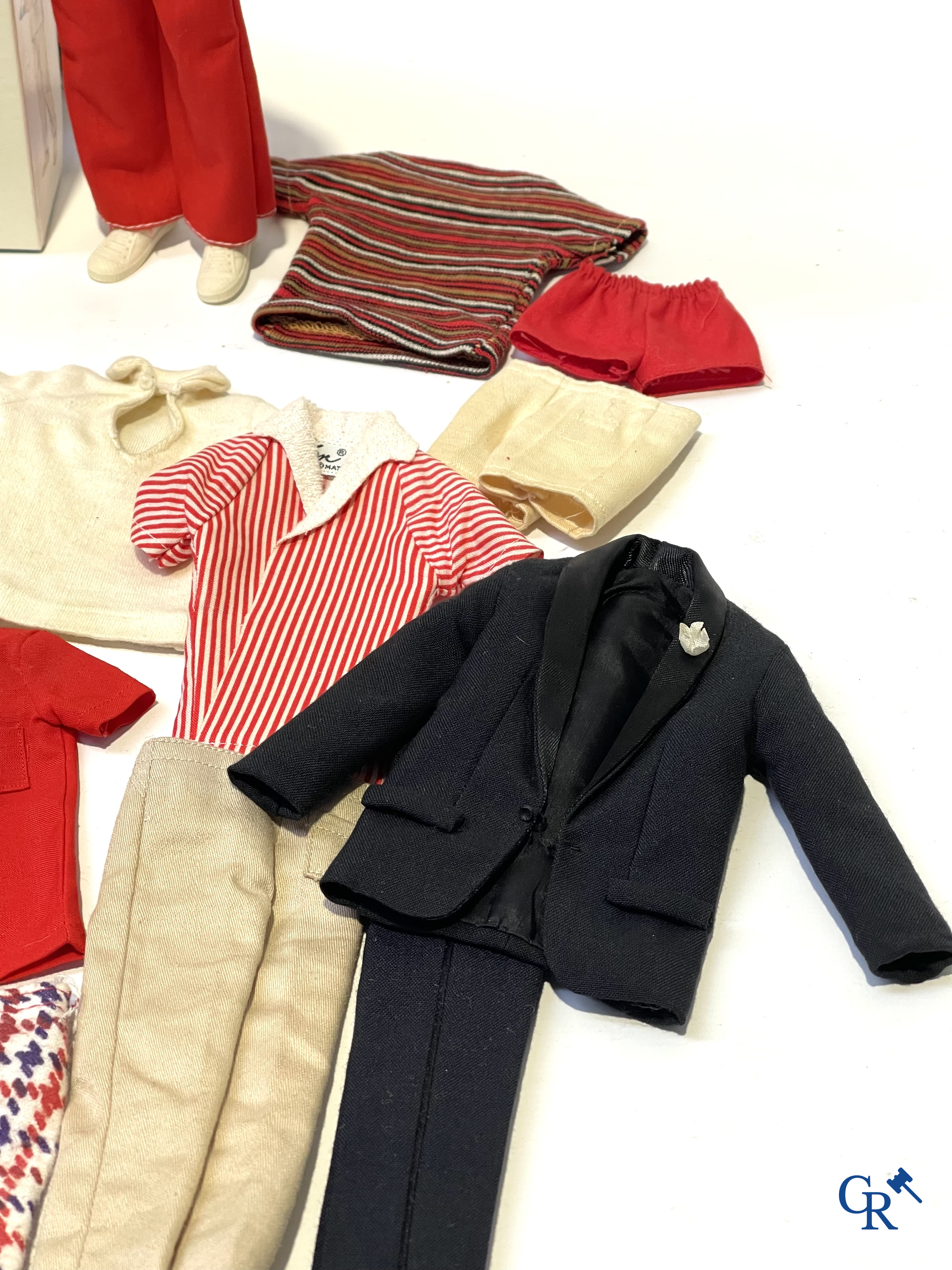 Old Toys. Mattel, a great lot of dolls and attributes. Barbie, Ricky, Skipper, Ken etc. 1960's and later.