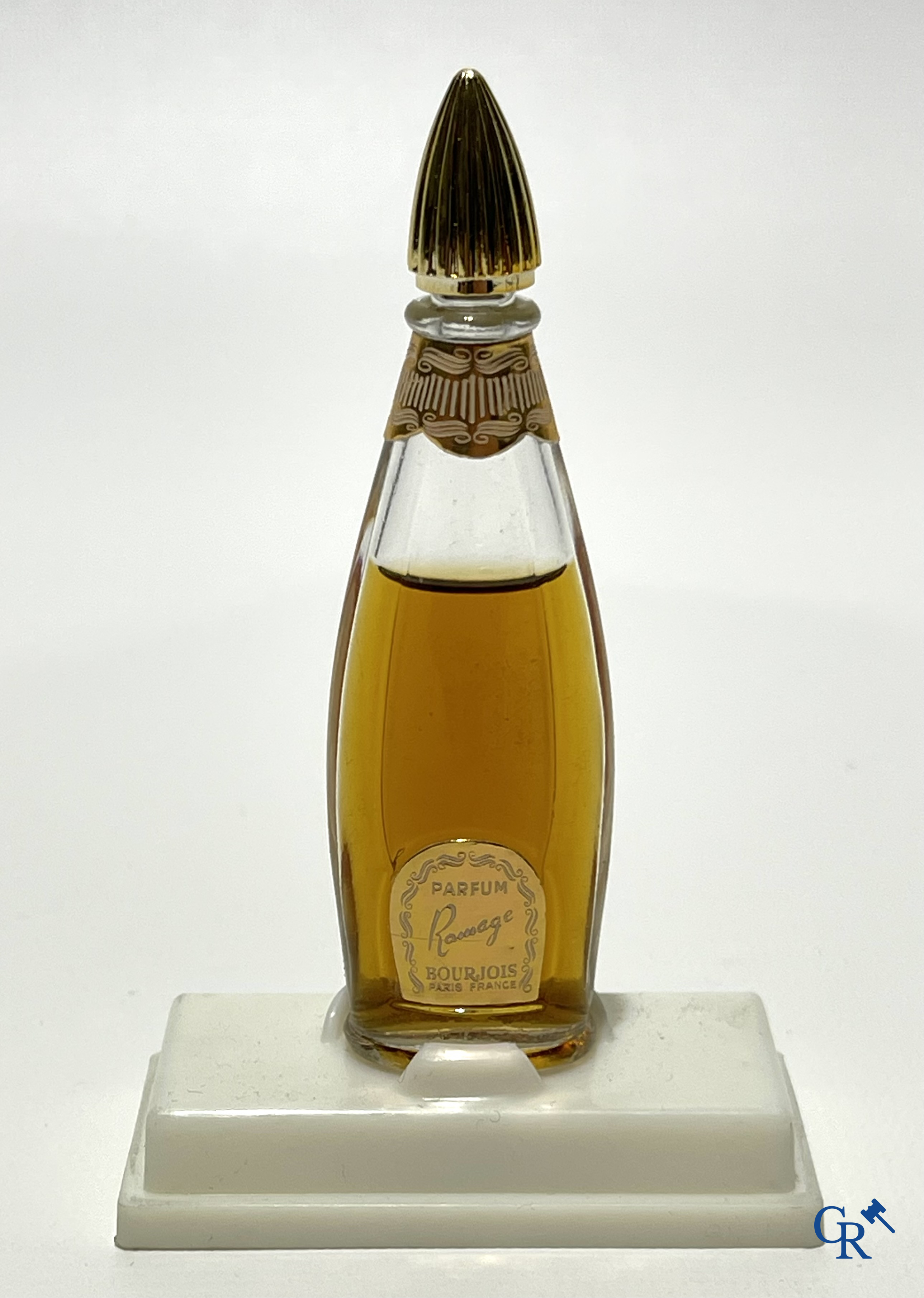 Art deco. Lot van 7 parfumflessen waarvan enkele in de originele doos. Jaren '30 tot '50. Bourjois en Roger & Gallet.
