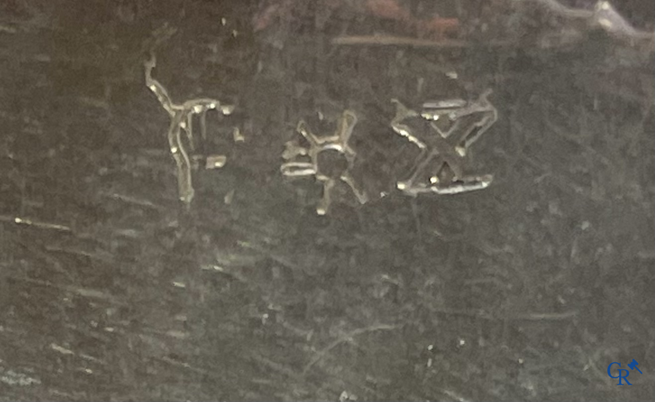 Religieuze objecten. Zilveren chrismatorium met pyxis. Antwerpen 17e eeuw.