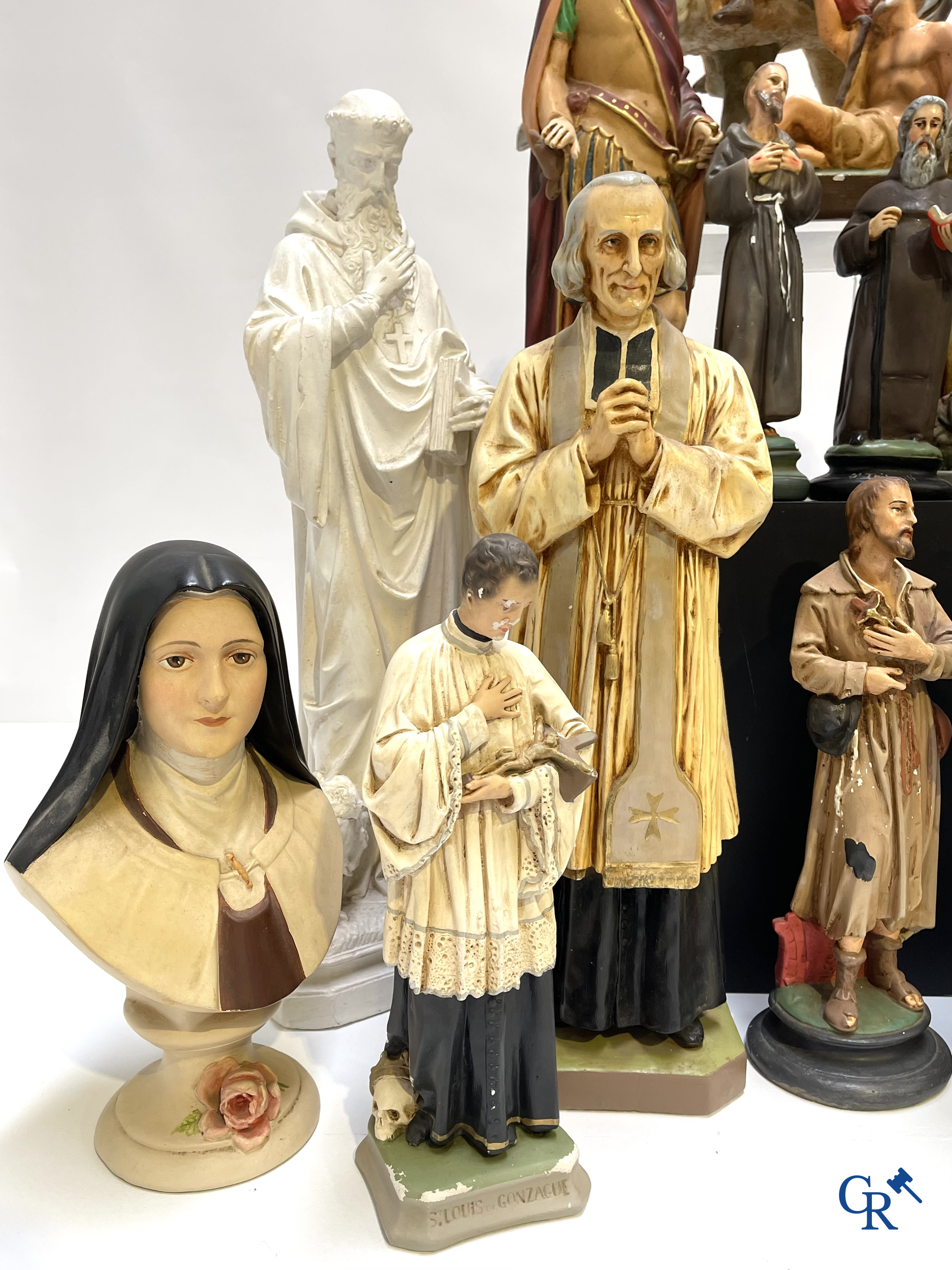 Religious objects. Large lot of various statues of saints in plaster.