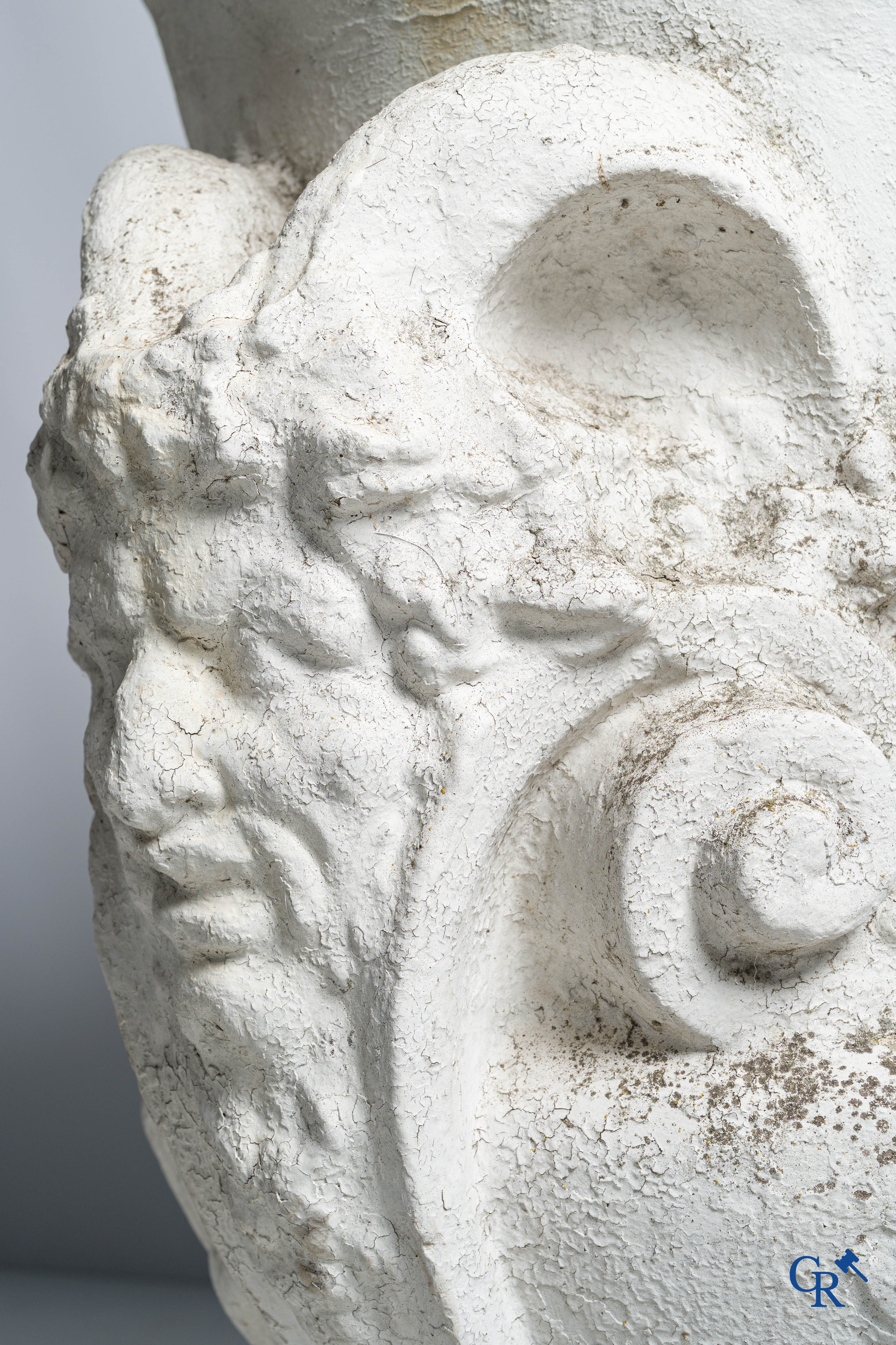 Garden decoration, an imposing garden vase in concrete with sater heads . Old patina, 19th century.