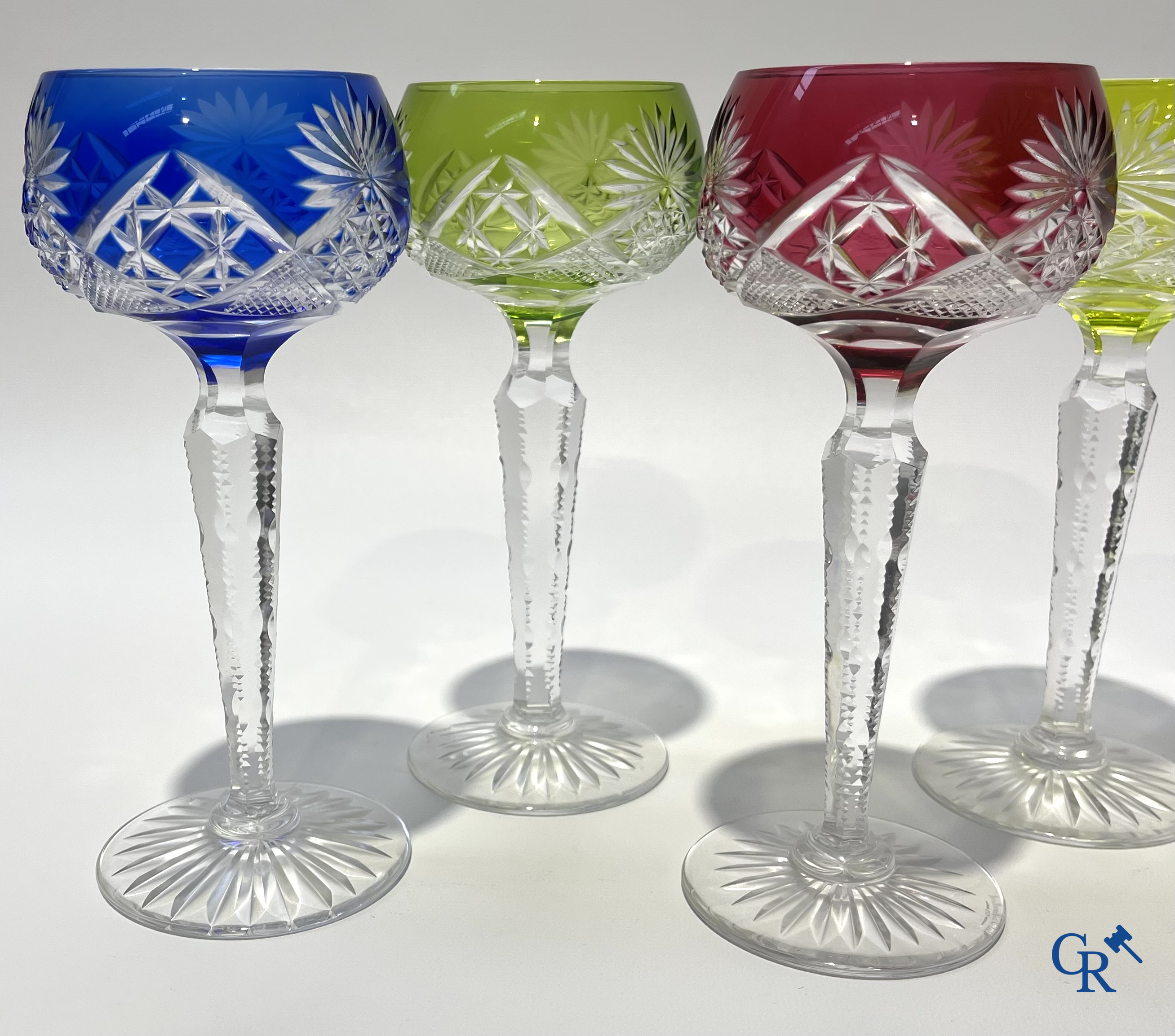 Val Saint Lambert. 6 gekleurde en kristal geslepen glazen. Gemerkt.