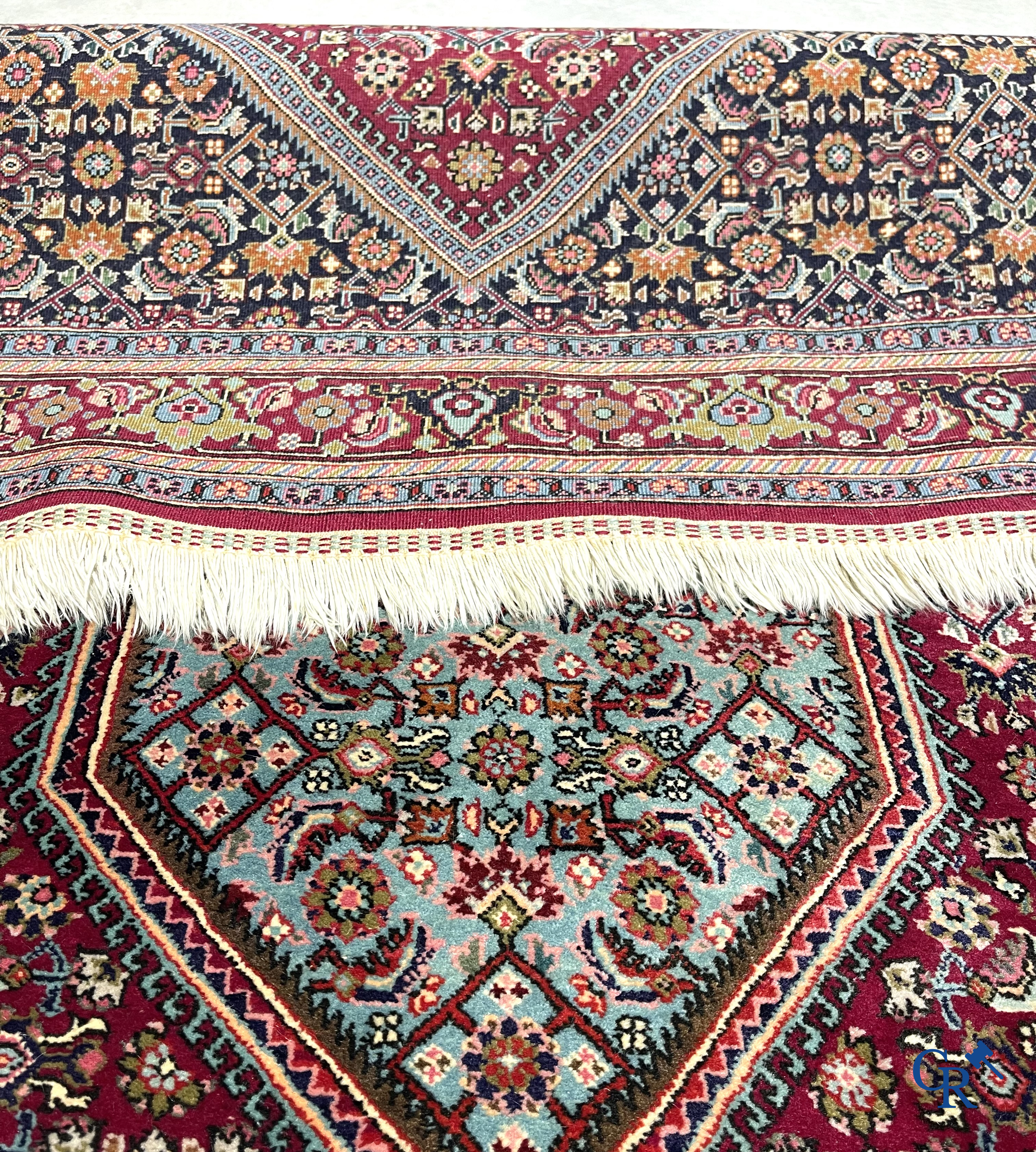 Oosterse tapijten. 2 handgeknoopte tapijten in wol.