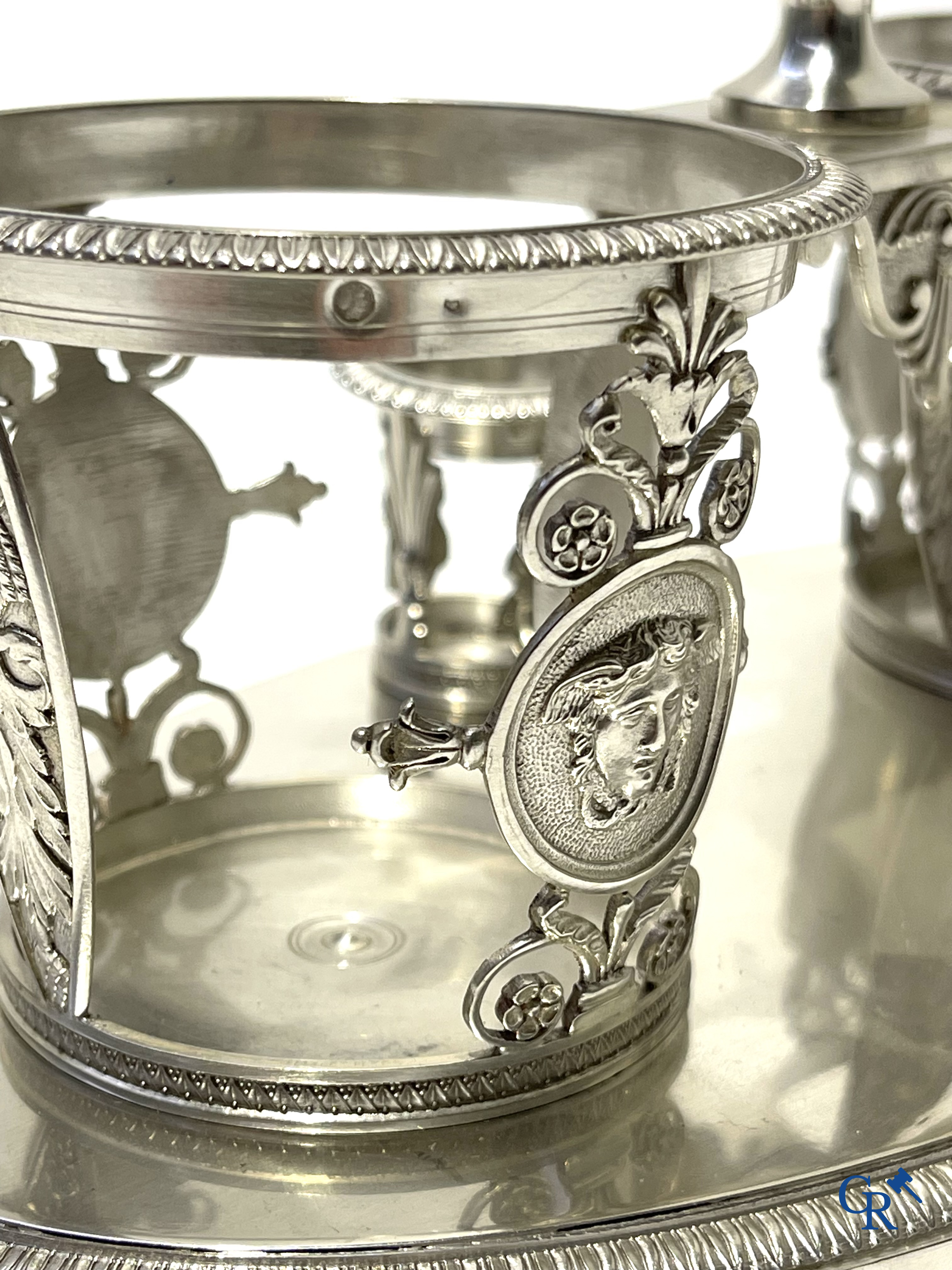 Tafelstandaard voor olie en azijn. Zilver, 1ste gehalte. Zilversmid veuve Clément Poirier. Frankrijk, empire periode.