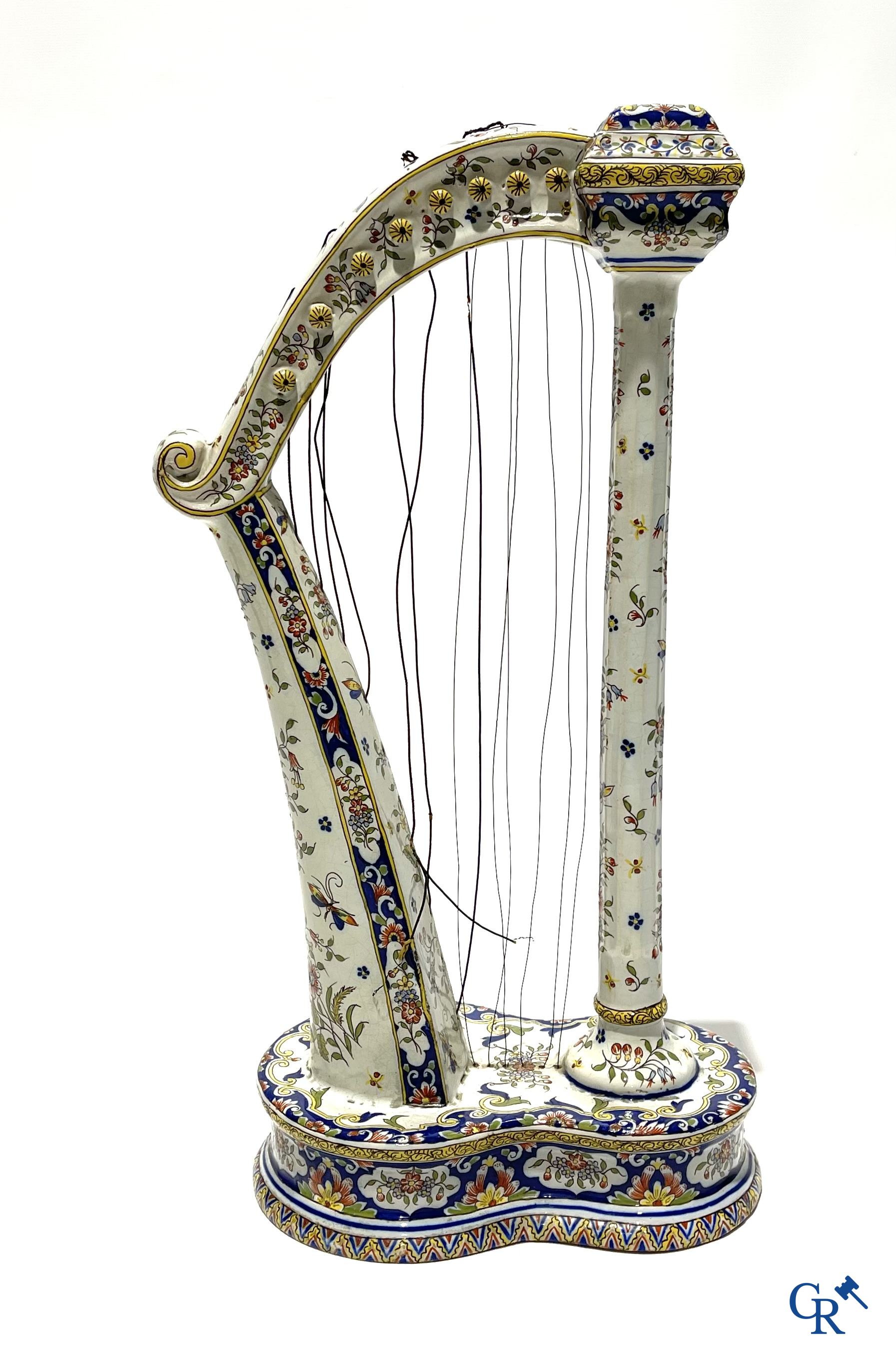 Faience of Rouen, Devres. Interesting and large lot with various polychrome pieces. 19th century.