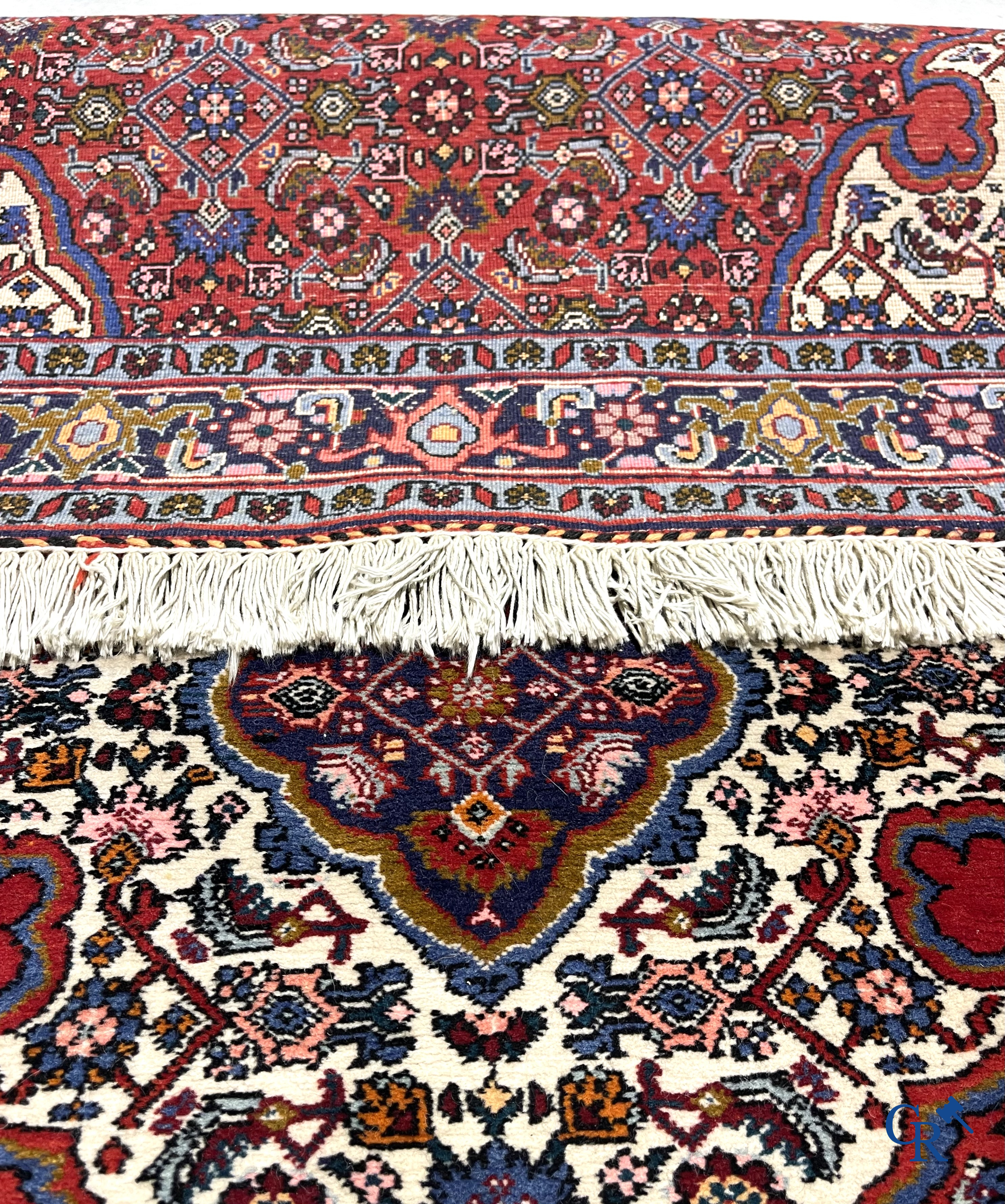 Oosterse tapijten. 2 handgeknoopte tapijten in wol.