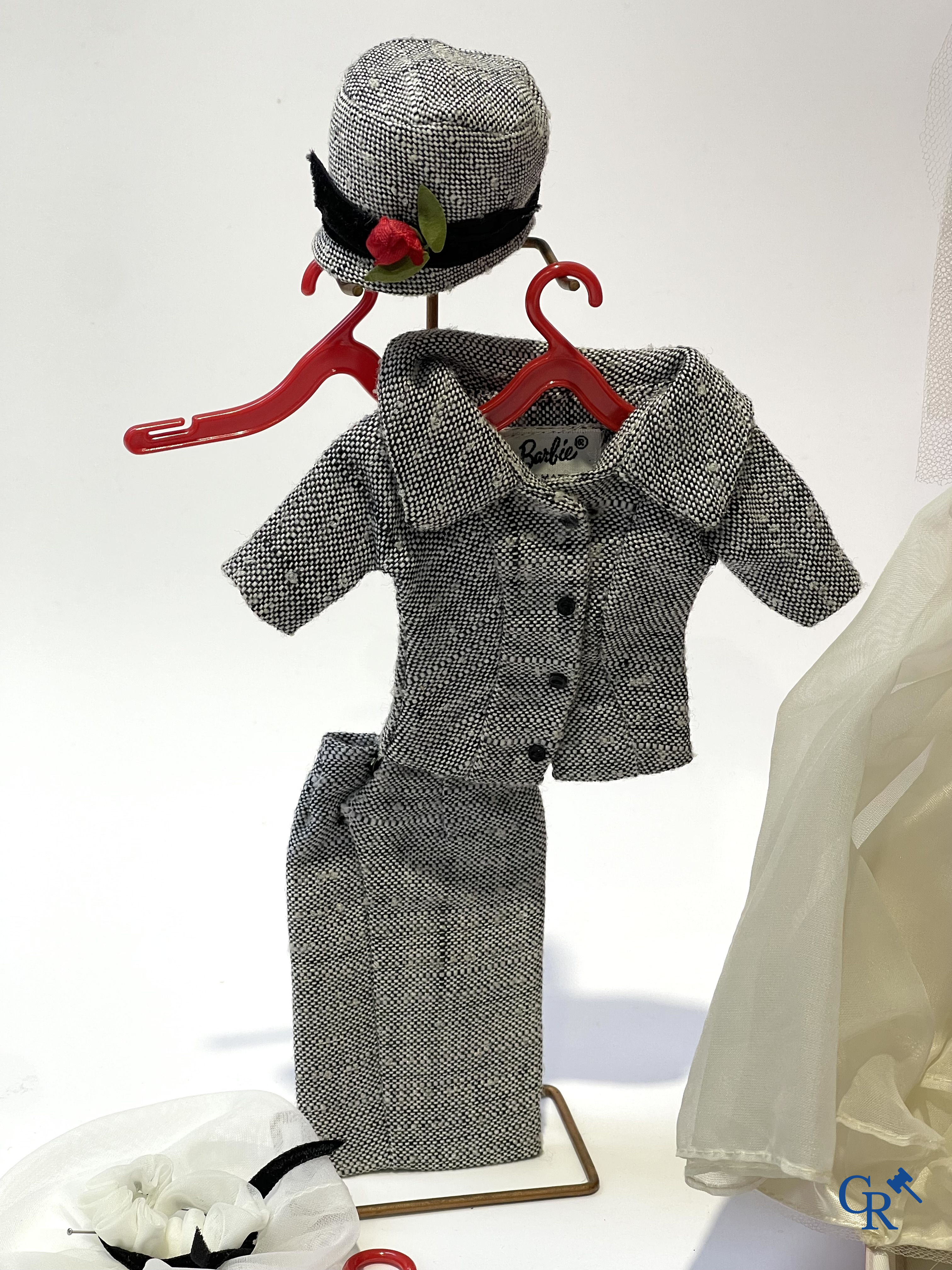 Old Toys. Mattel, a great lot of dolls and attributes. Barbie, Ricky, Skipper, Ken etc. 1960's and later.