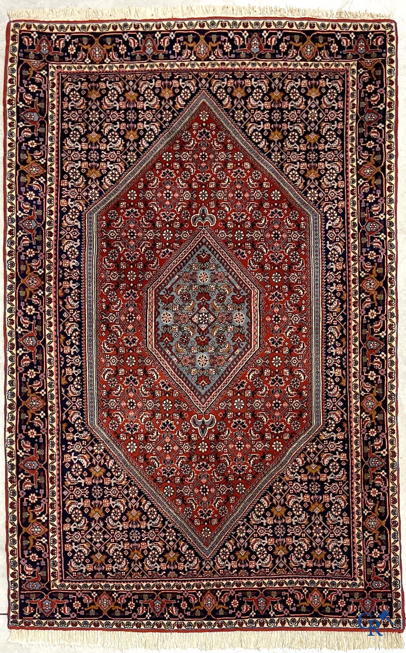 Oriental carpets. 2 hand-knotted rugs in wool.